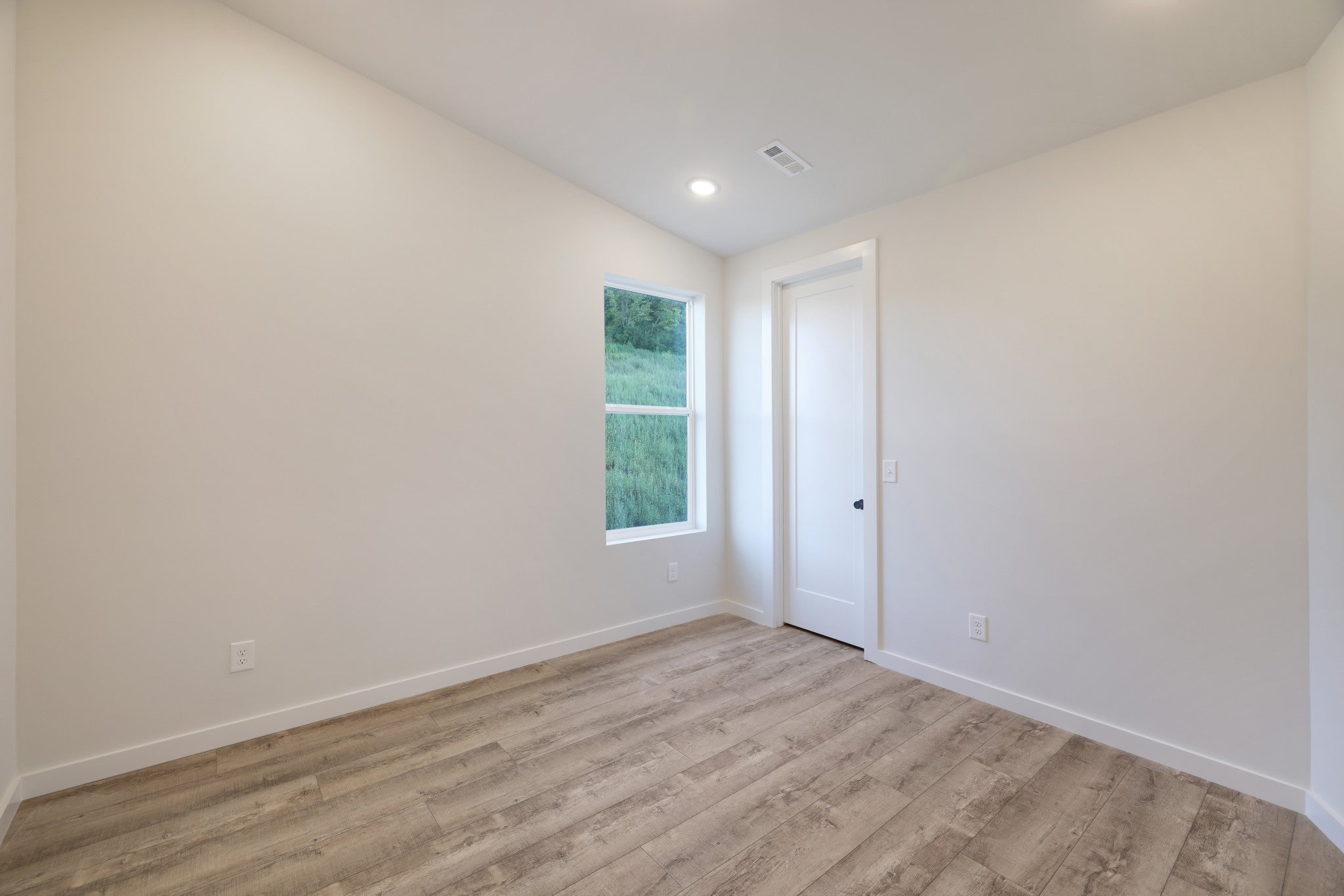 Nashville, Tennessee, 37211, United States, 4 Bedrooms Bedrooms, ,5 BathroomsBathrooms,Residential,Contingent,1871633