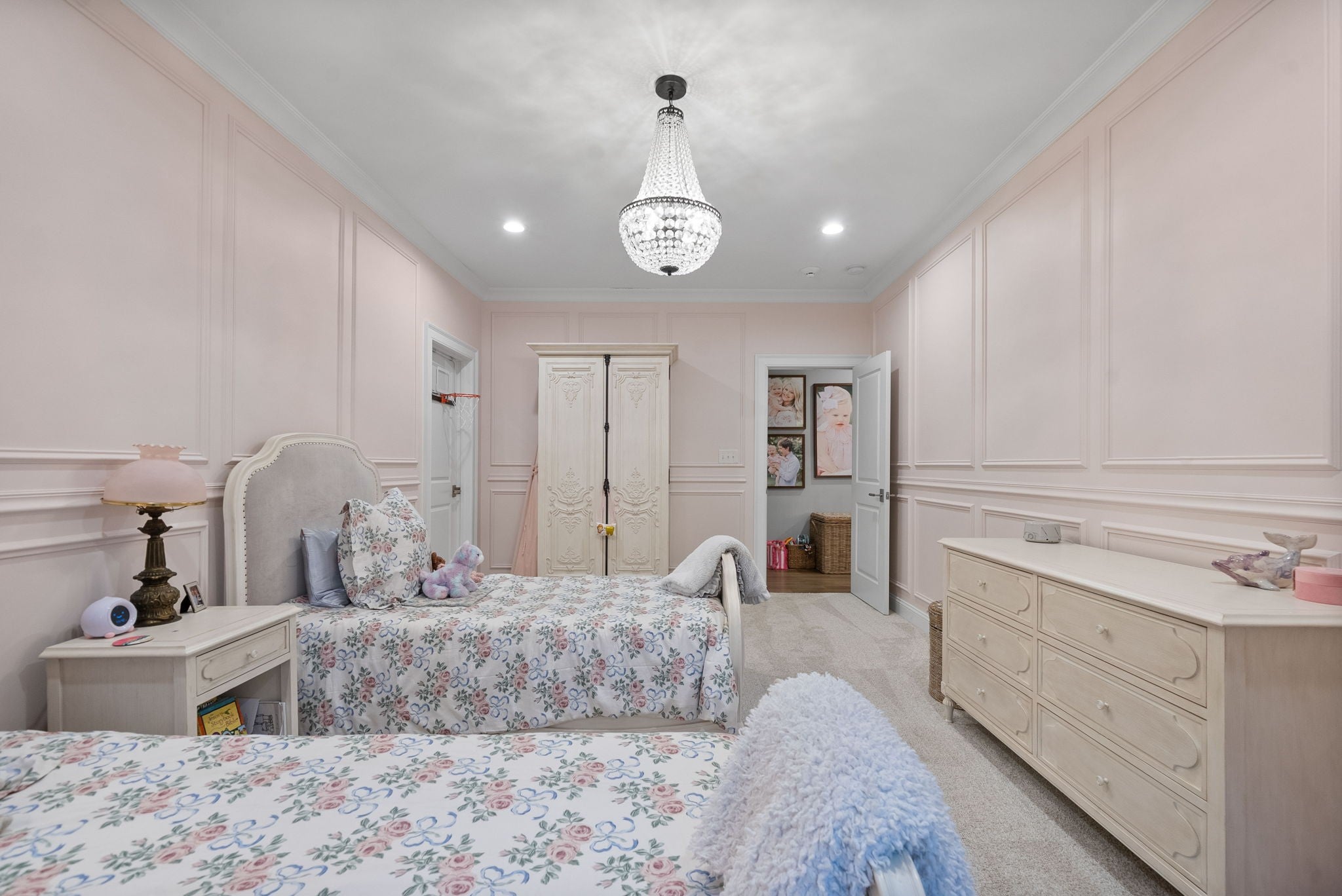 Clarksville, Tennessee, 37043, United States, 7 Bedrooms Bedrooms, ,4 BathroomsBathrooms,Residential,Active,1994960