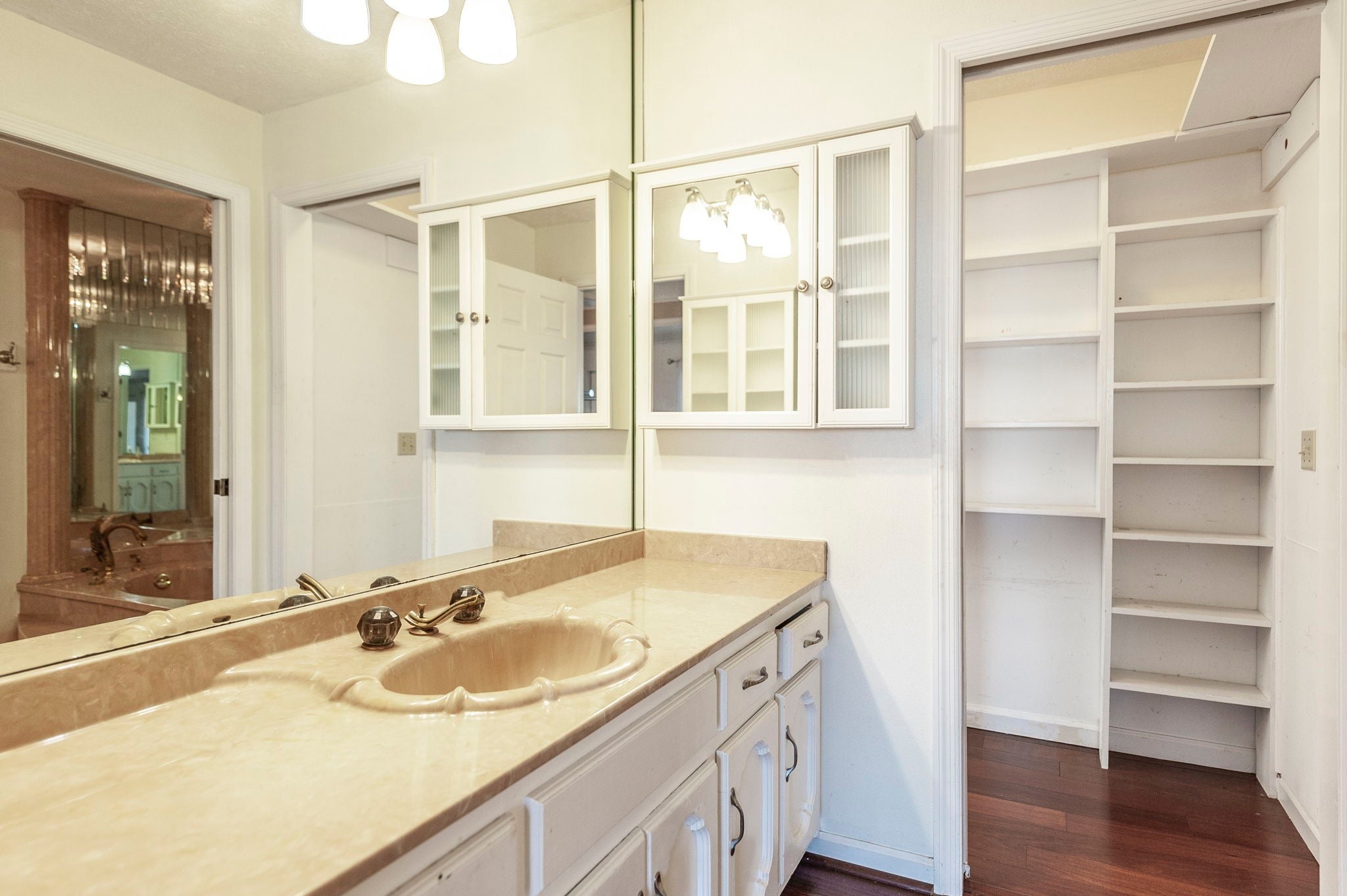 Hendersonville, Tennessee, 37075, United States, 4 Bedrooms Bedrooms, ,4 BathroomsBathrooms,Residential,Active,1959950