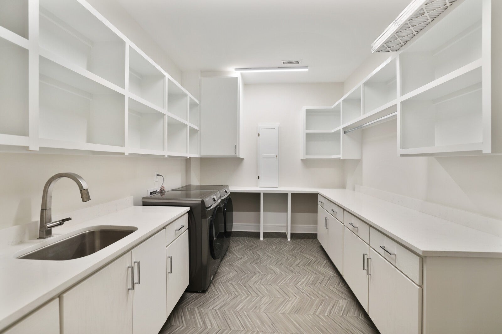 Nashville, Tennessee, 37209, United States, 4 Bedrooms Bedrooms, ,5 BathroomsBathrooms,Residential,Active,1888976