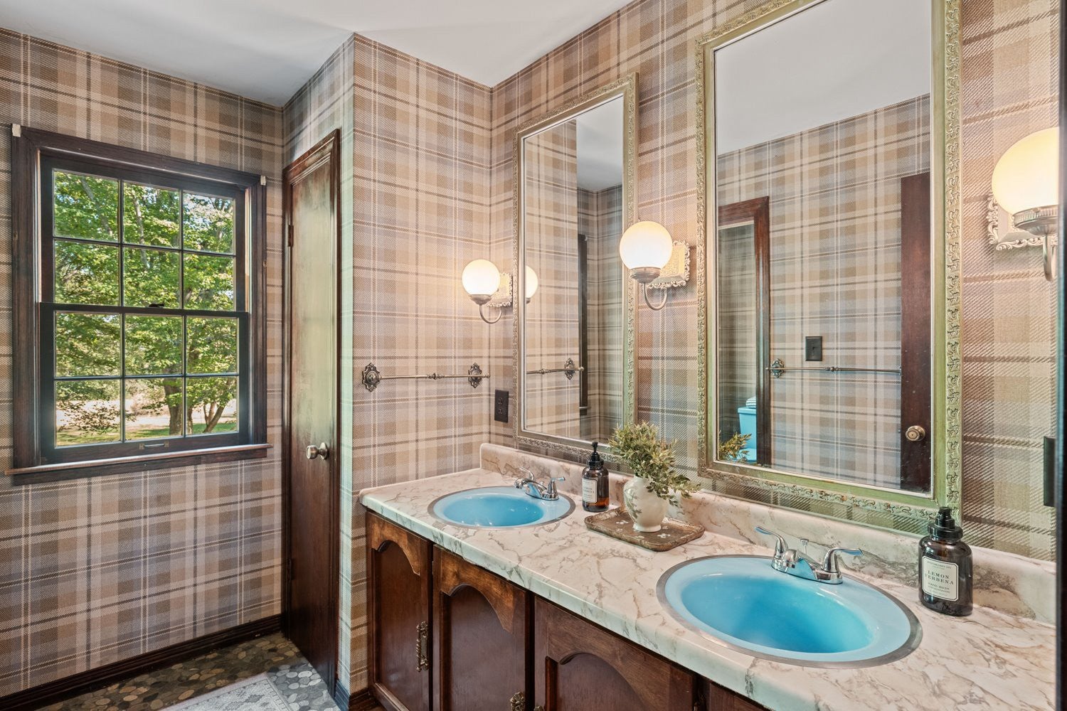 Columbia, Tennessee, 38401, United States, 4 Bedrooms Bedrooms, ,3 BathroomsBathrooms,Residential,Active,1963382