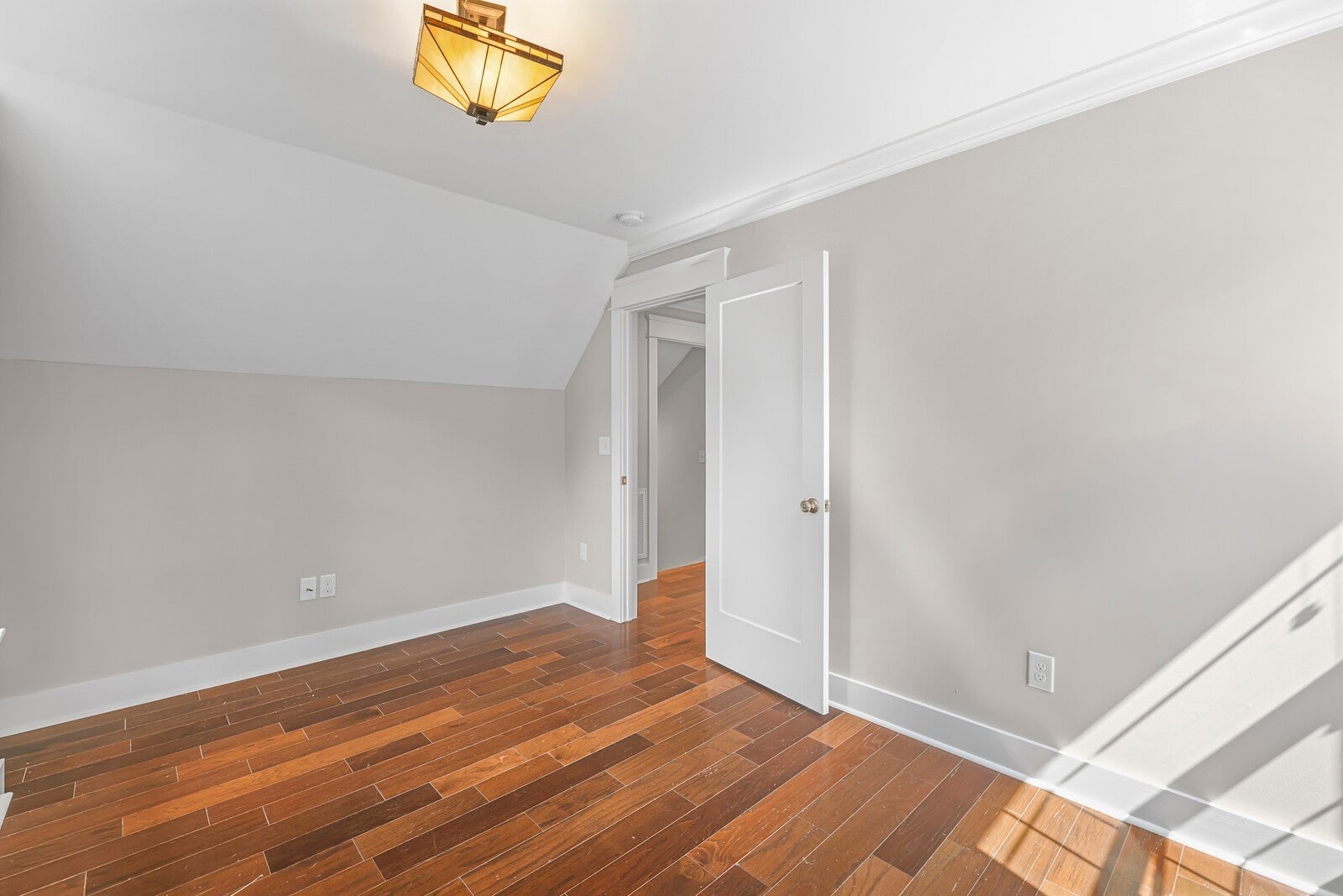 Nashville, Tennessee, 37212, United States, 4 Bedrooms Bedrooms, ,4 BathroomsBathrooms,Residential,Active,1999175