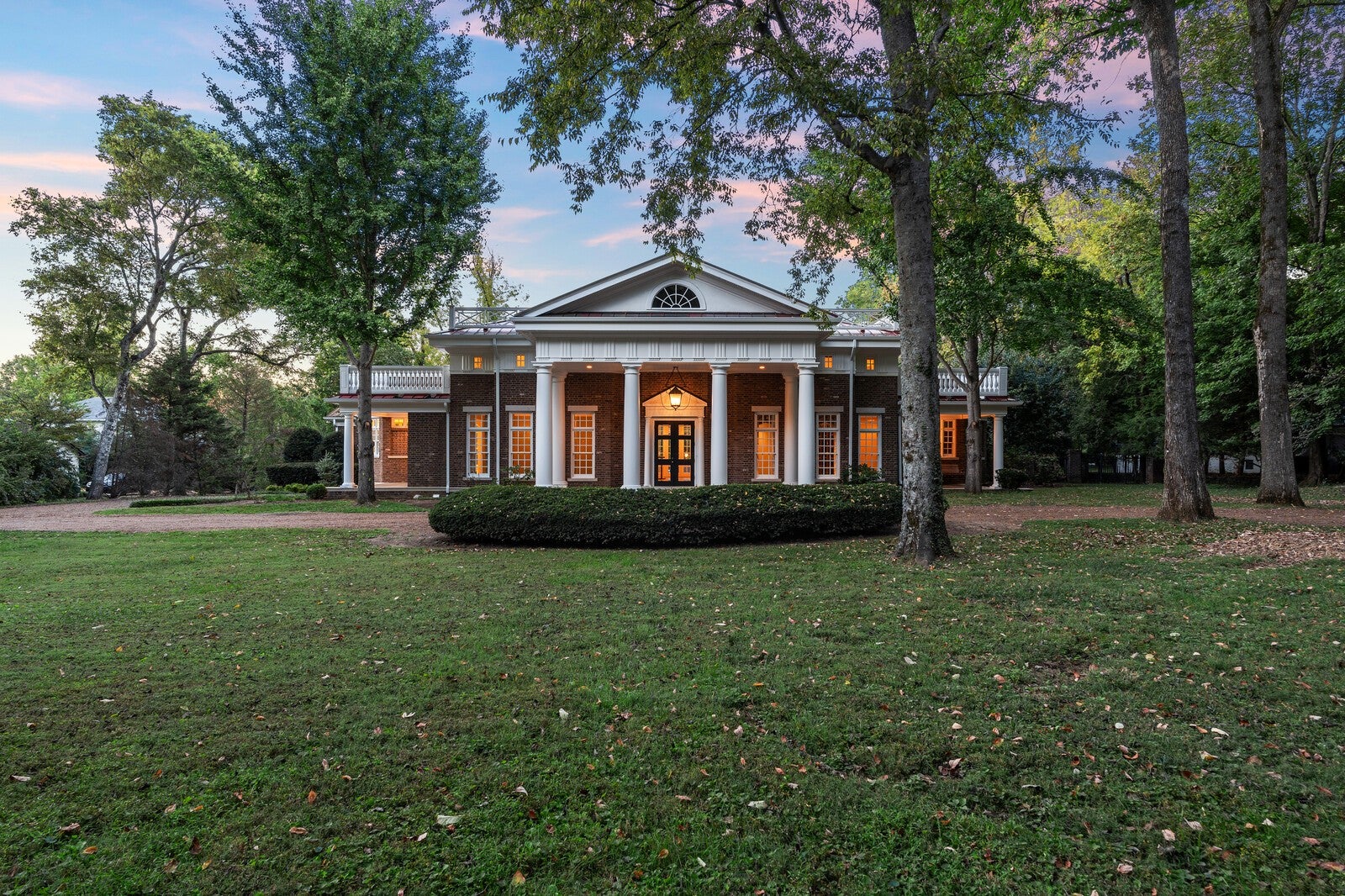 Nashville, Tennessee, 37205, United States, 5 Bedrooms Bedrooms, ,7 BathroomsBathrooms,Residential,Active,1965991