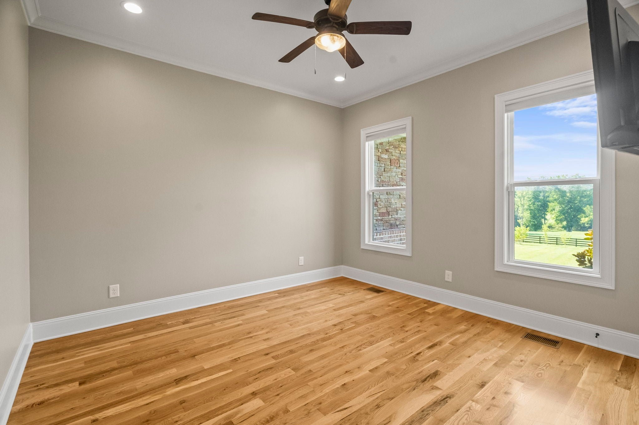 Cross Plains, Tennessee, 37049, United States, 5 Bedrooms Bedrooms, ,6 BathroomsBathrooms,Residential,Active,1919379