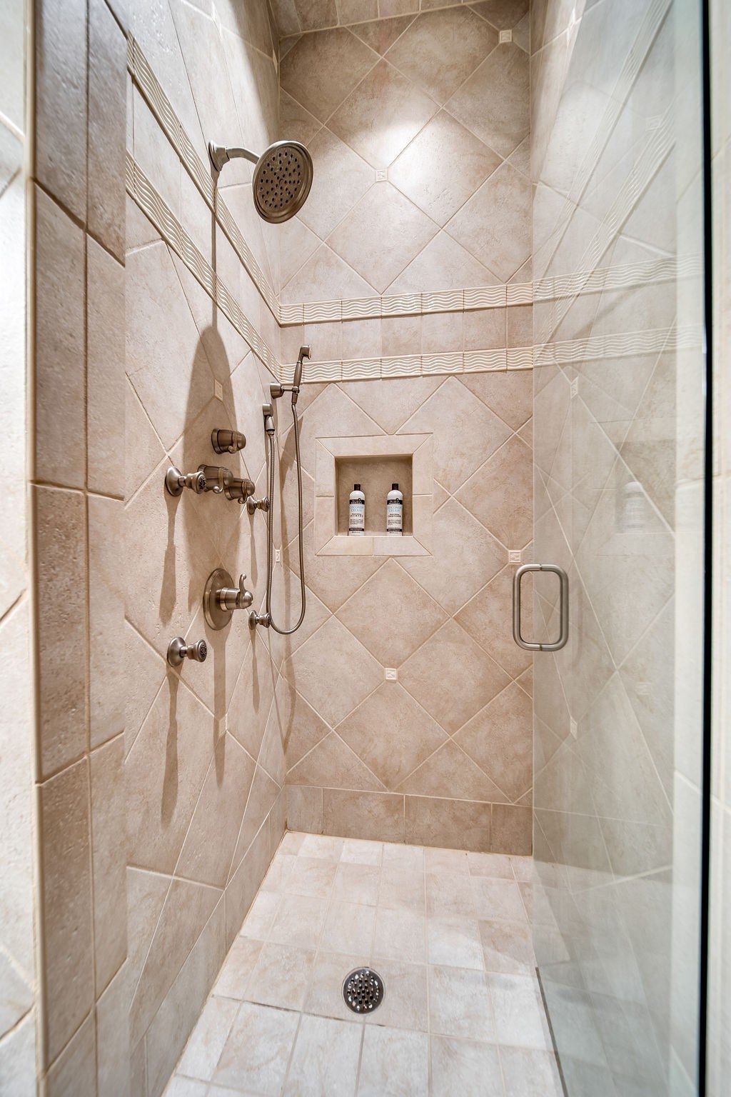 Hendersonville, Tennessee, 37075, United States, 4 Bedrooms Bedrooms, ,4 BathroomsBathrooms,Residential,Active,1936380