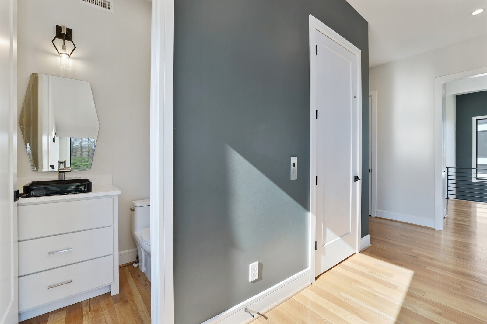 Nashville, Tennessee, 37209, United States, 4 Bedrooms Bedrooms, ,5 BathroomsBathrooms,Residential,Active,2007005