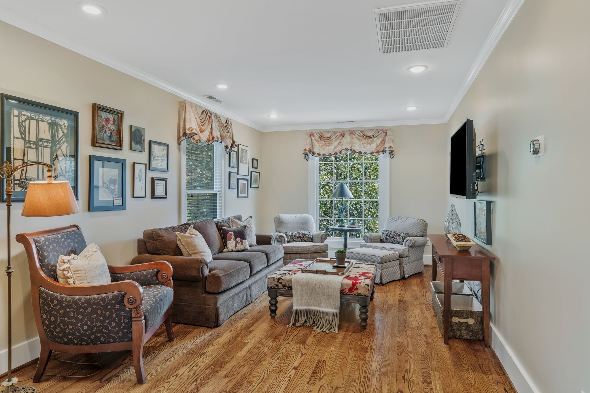 Nashville, Tennessee, 37215, United States, 4 Bedrooms Bedrooms, ,5 BathroomsBathrooms,Residential,Active,1988489