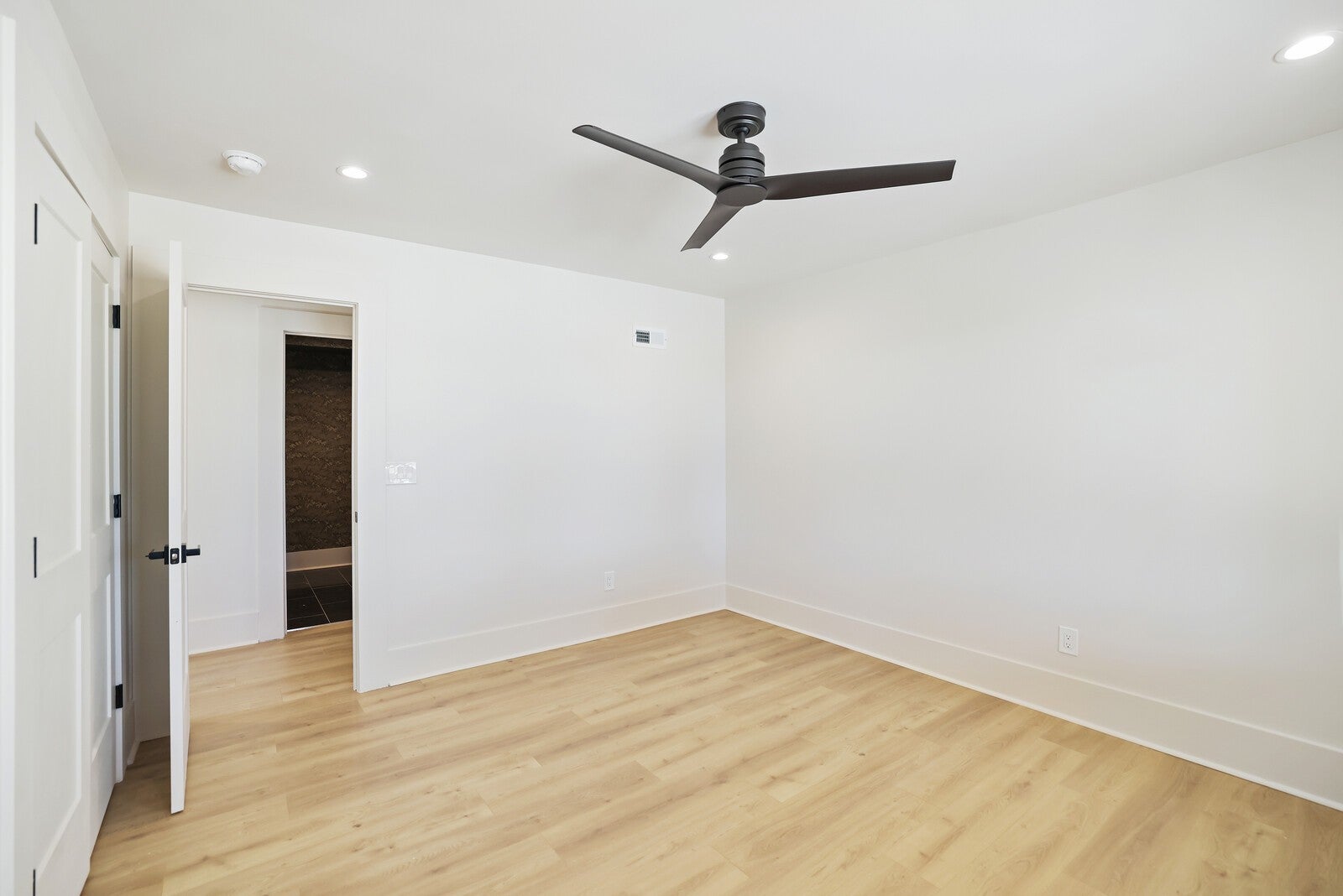 Hendersonville, Tennessee, 37075, United States, 5 Bedrooms Bedrooms, ,5 BathroomsBathrooms,Residential,Active,1988446