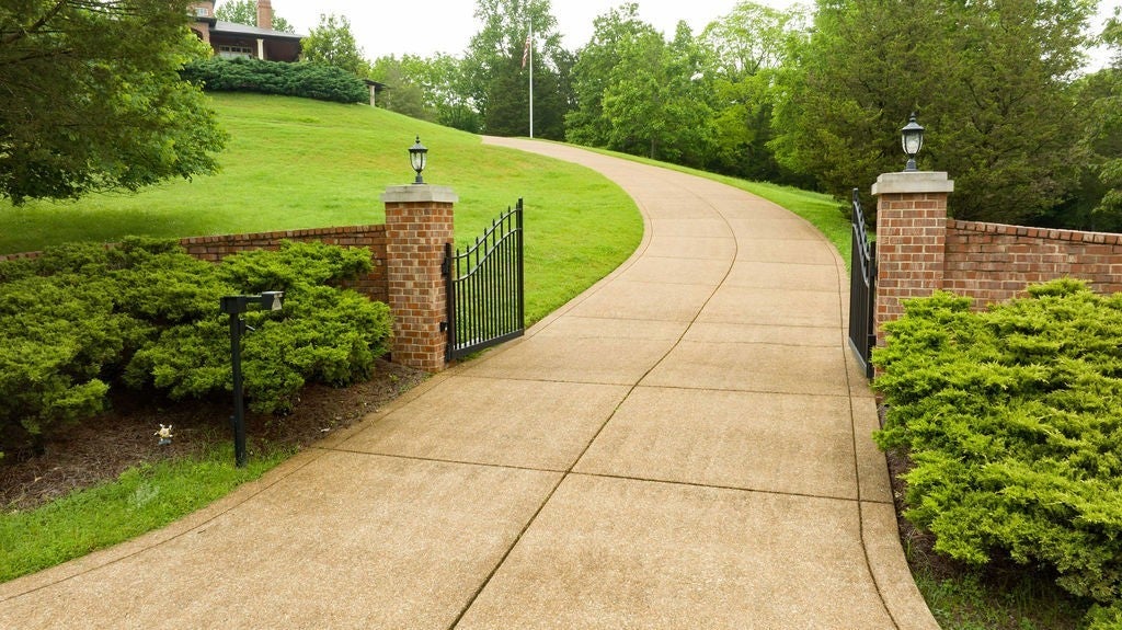 Hendersonville, Tennessee, 37075, United States, 4 Bedrooms Bedrooms, ,4 BathroomsBathrooms,Residential,Active,1936380