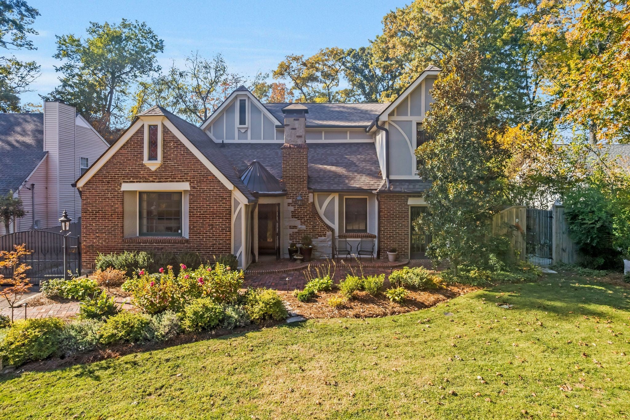 Nashville, Tennessee, 37215, United States, 4 Bedrooms Bedrooms, ,5 BathroomsBathrooms,Residential,Active,1988489 Nashville, Tennessee, 37215, United States, 4 Bedrooms Bedrooms, ,5 BathroomsBathrooms,Residential,Active,1988489