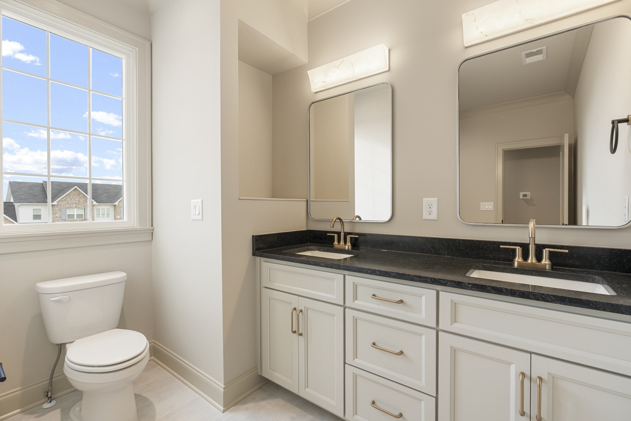 Murfreesboro, Tennessee, 37130, United States, 5 Bedrooms Bedrooms, ,5 BathroomsBathrooms,Residential,Active,2007162