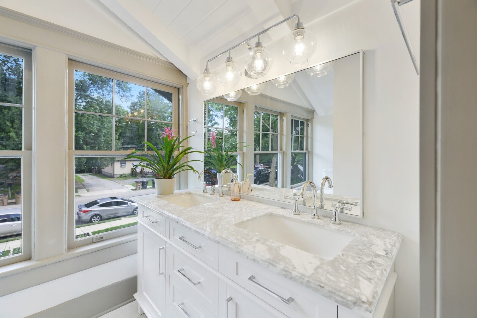 Nashville, Tennessee, 37206, United States, 4 Bedrooms Bedrooms, ,4 BathroomsBathrooms,Residential,Active,1953279