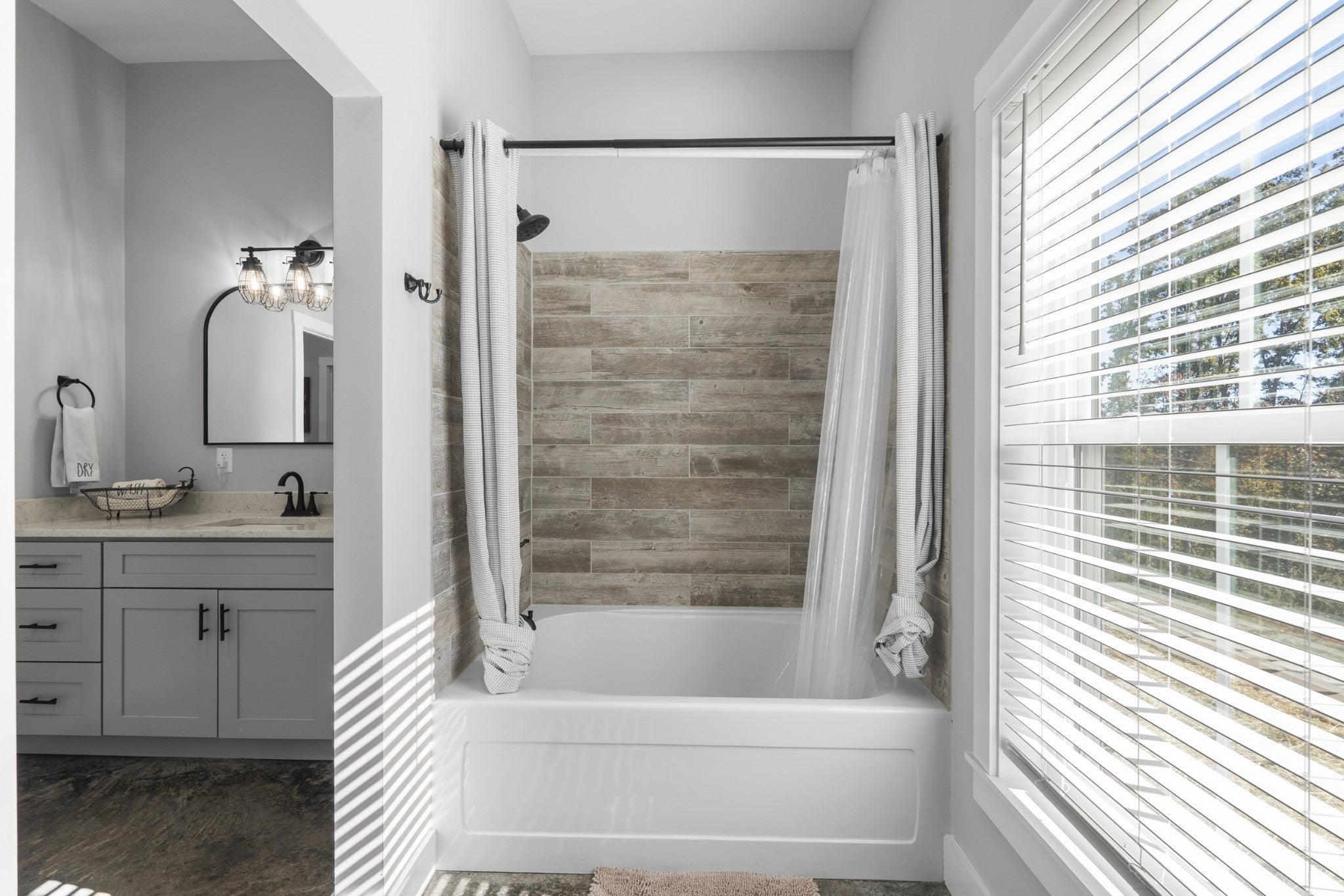 Centerville, Tennessee, 37033, United States, 3 Bedrooms Bedrooms, ,3 BathroomsBathrooms,Residential,Active,2007309