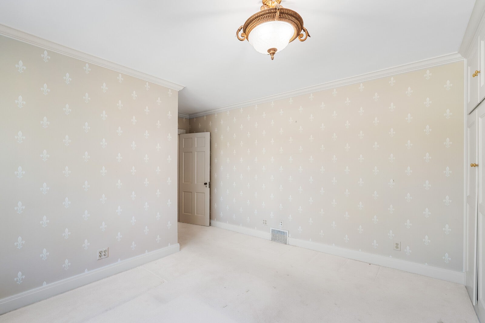 Nashville, Tennessee, 37215, United States, 4 Bedrooms Bedrooms, ,3 BathroomsBathrooms,Residential,Active,1997588