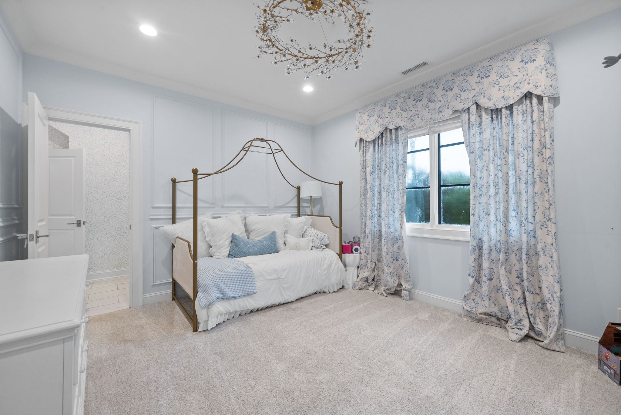 Clarksville, Tennessee, 37043, United States, 7 Bedrooms Bedrooms, ,4 BathroomsBathrooms,Residential,Active,1994960