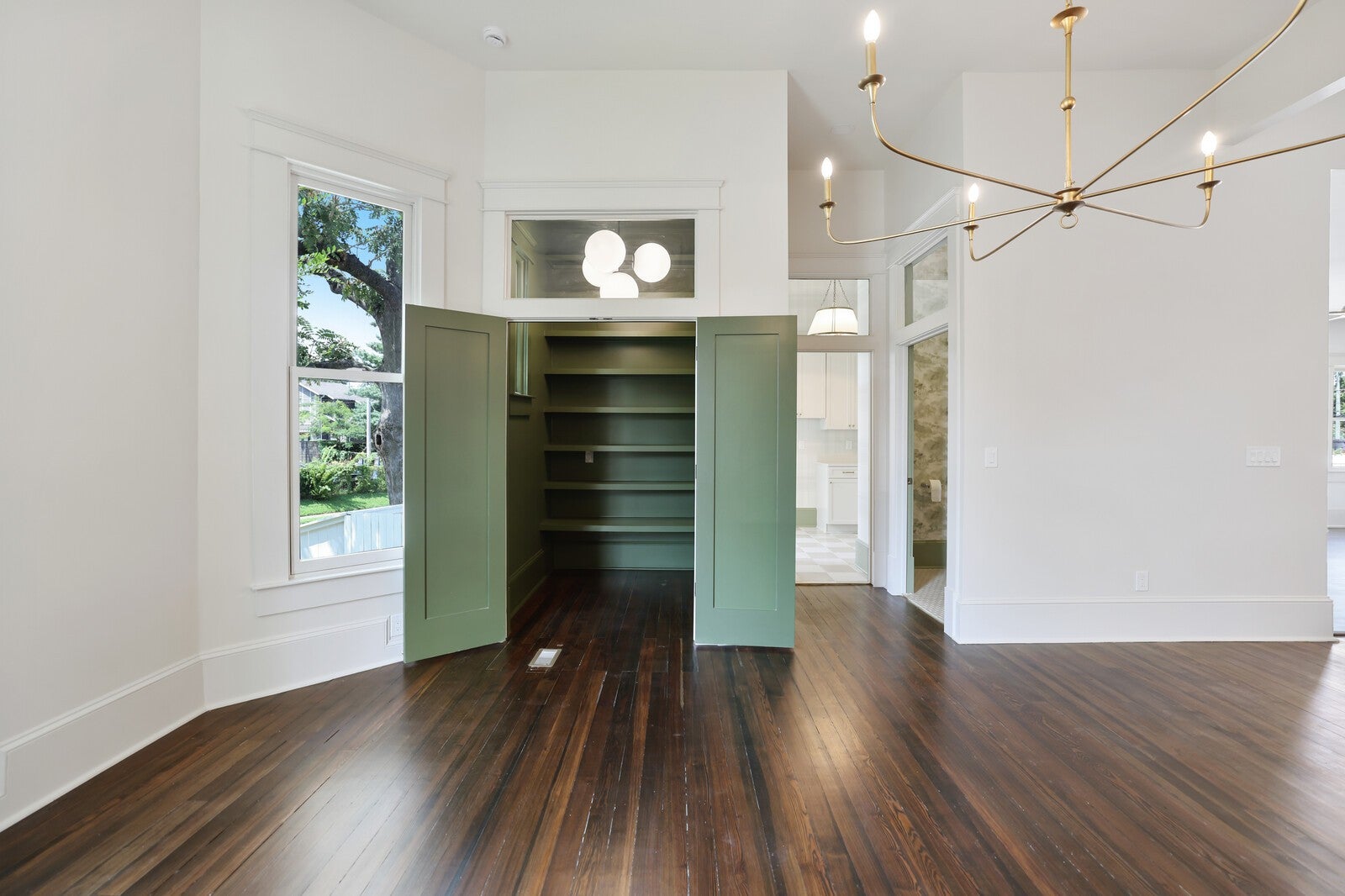 Nashville, Tennessee, 37204, United States, 4 Bedrooms Bedrooms, ,4 BathroomsBathrooms,Residential,Active,1922332
