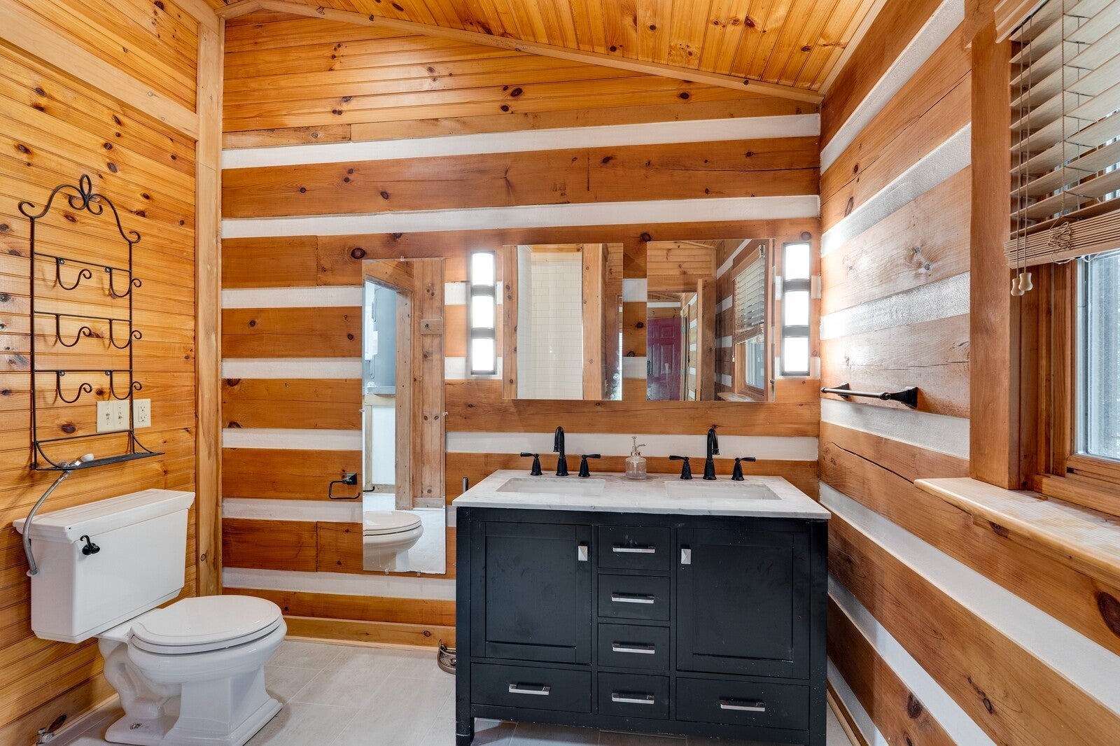 Brentwood, Tennessee, 37027, United States, 3 Bedrooms Bedrooms, ,3 BathroomsBathrooms,Residential,Active,1967284