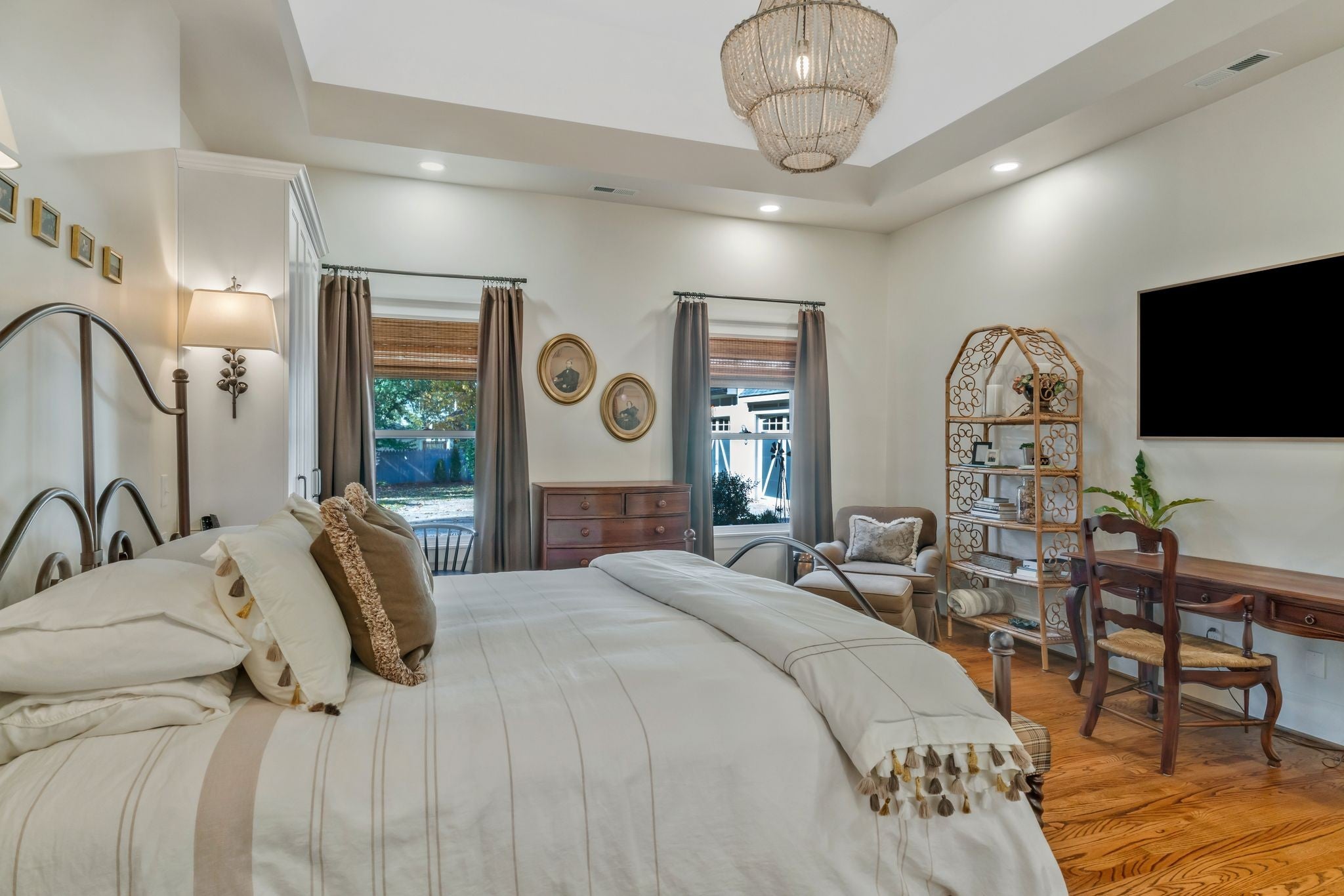 Nashville, Tennessee, 37215, United States, 4 Bedrooms Bedrooms, ,5 BathroomsBathrooms,Residential,Active,1988489