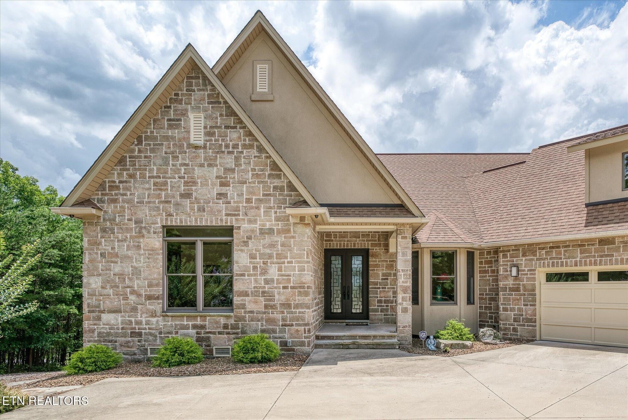 Crossville, Tennessee, 38558, United States, 4 Bedrooms Bedrooms, ,4 BathroomsBathrooms,Residential,Active,2011427