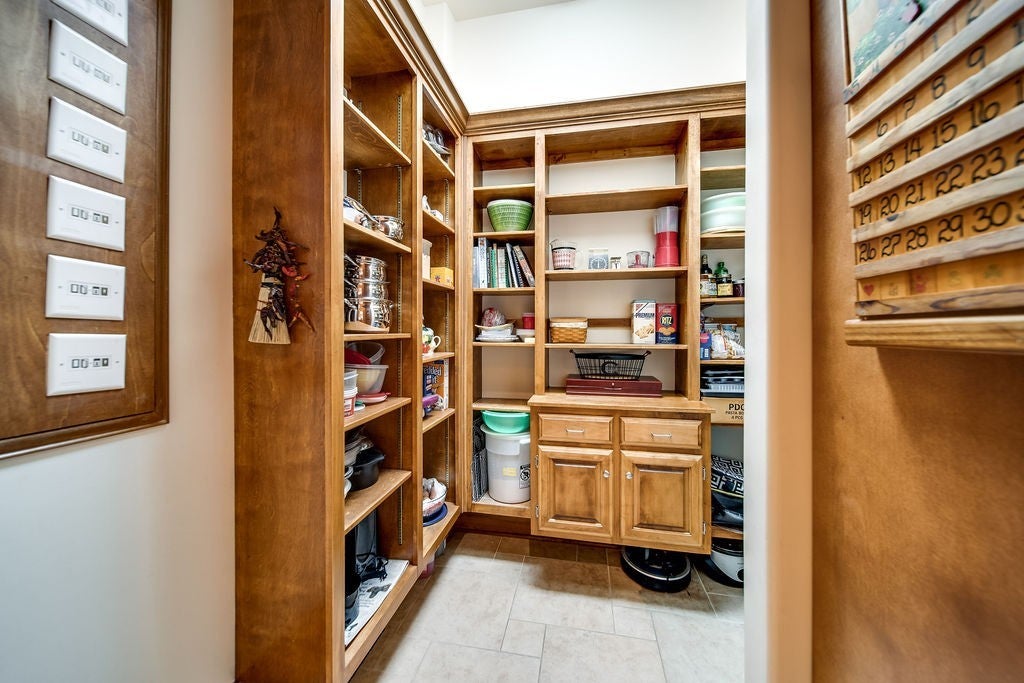 Hendersonville, Tennessee, 37075, United States, 4 Bedrooms Bedrooms, ,4 BathroomsBathrooms,Residential,Active,1936380