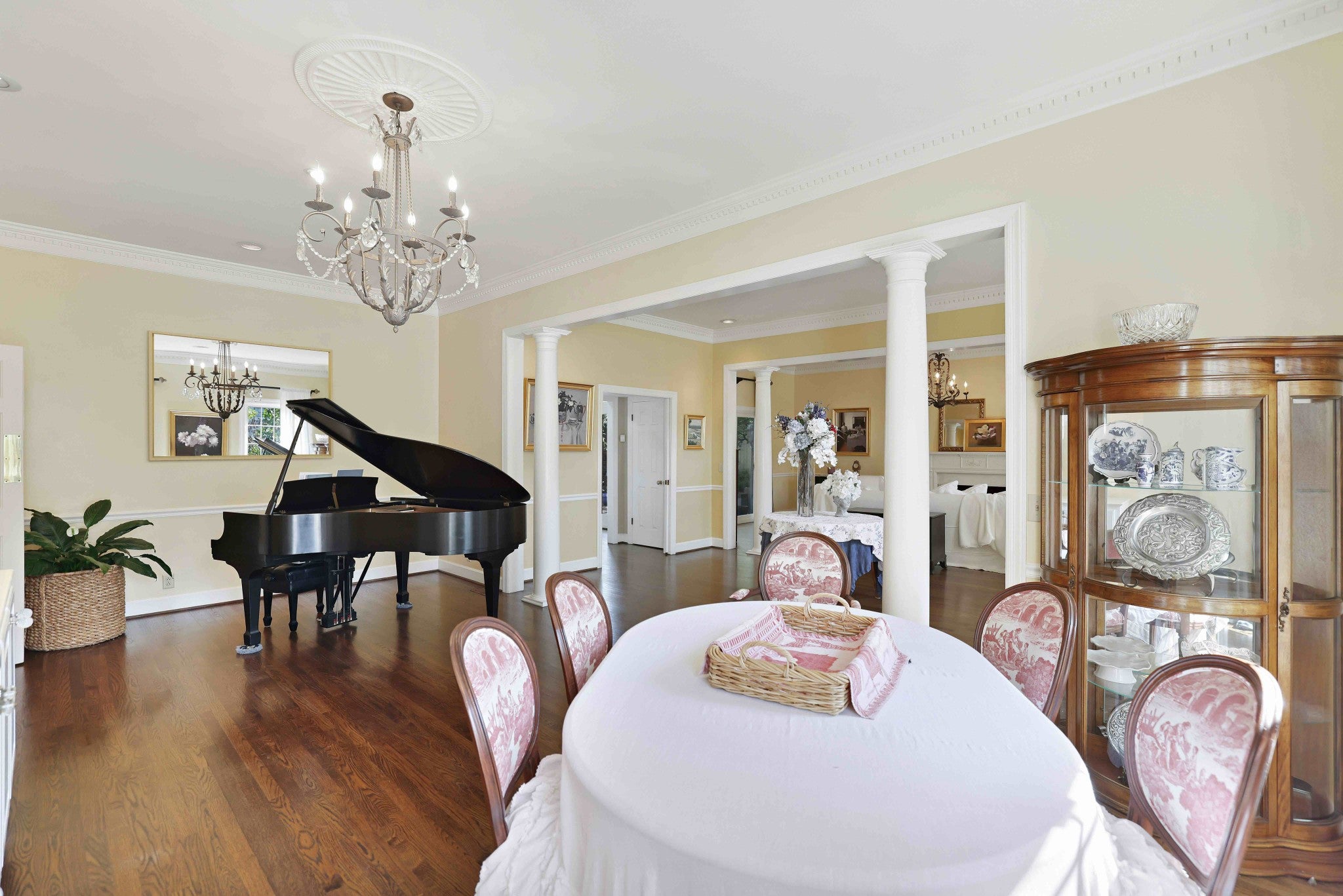 Nashville, Tennessee, 37205, United States, 4 Bedrooms Bedrooms, ,4 BathroomsBathrooms,Residential,Active,1953261