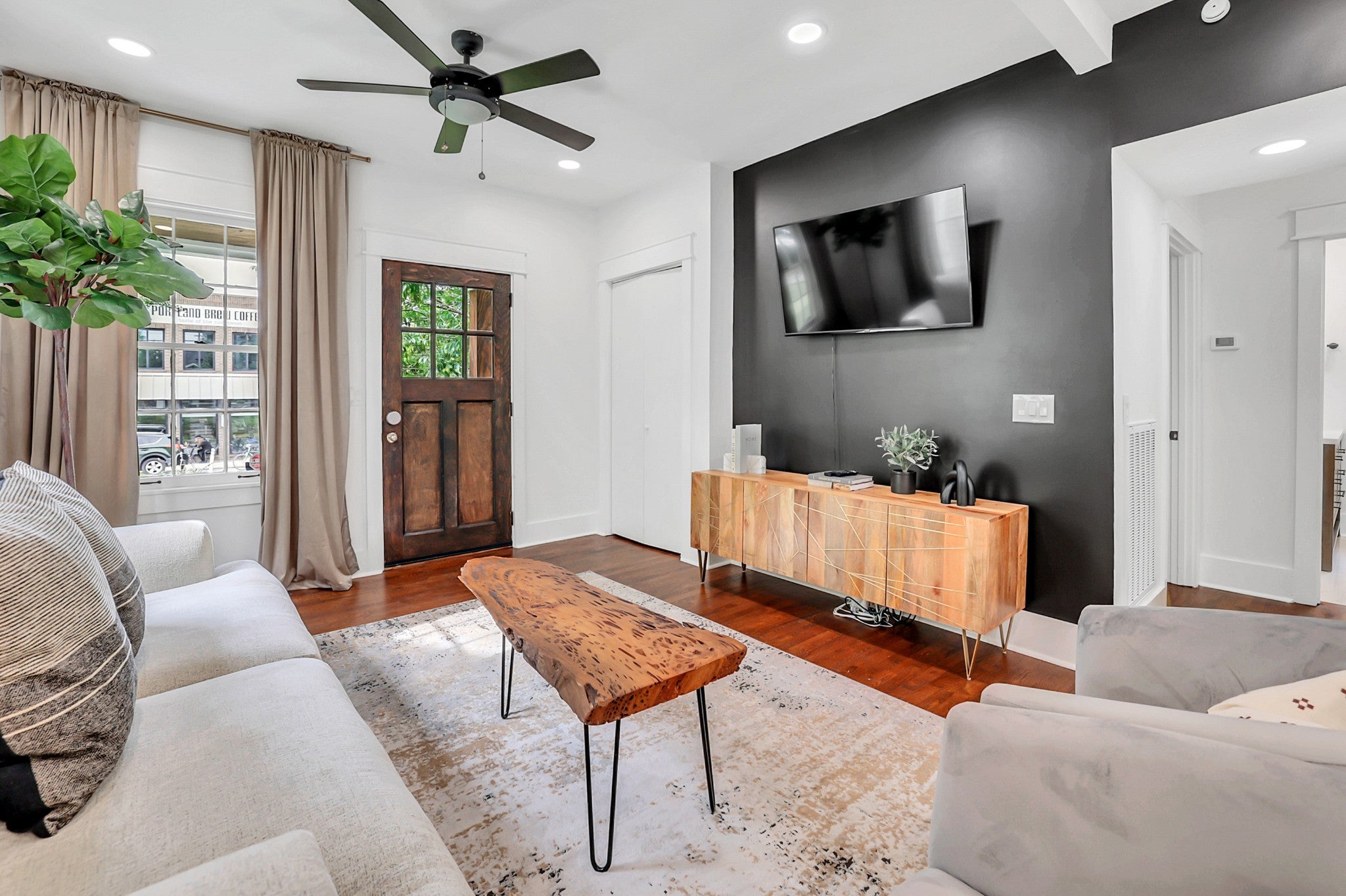 Nashville, Tennessee, 37206, United States, 3 Bedrooms Bedrooms, ,2 BathroomsBathrooms,Residential,Active,1912805