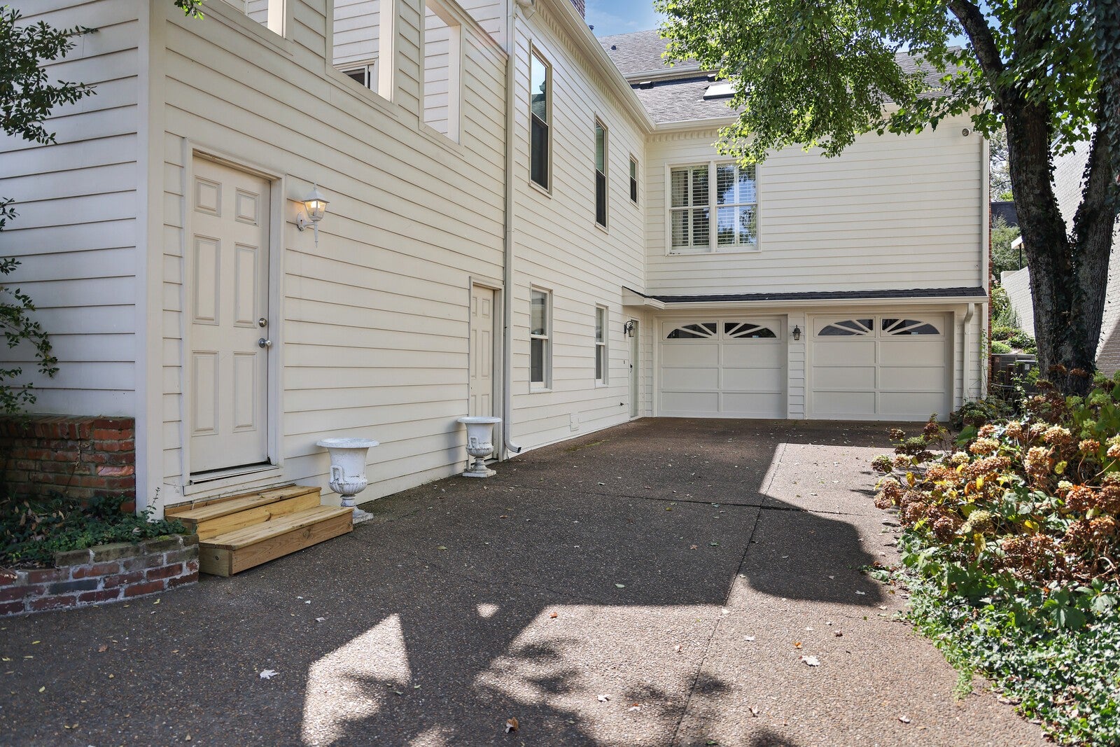 Nashville, Tennessee, 37205, United States, 4 Bedrooms Bedrooms, ,4 BathroomsBathrooms,Residential,Active,1953261