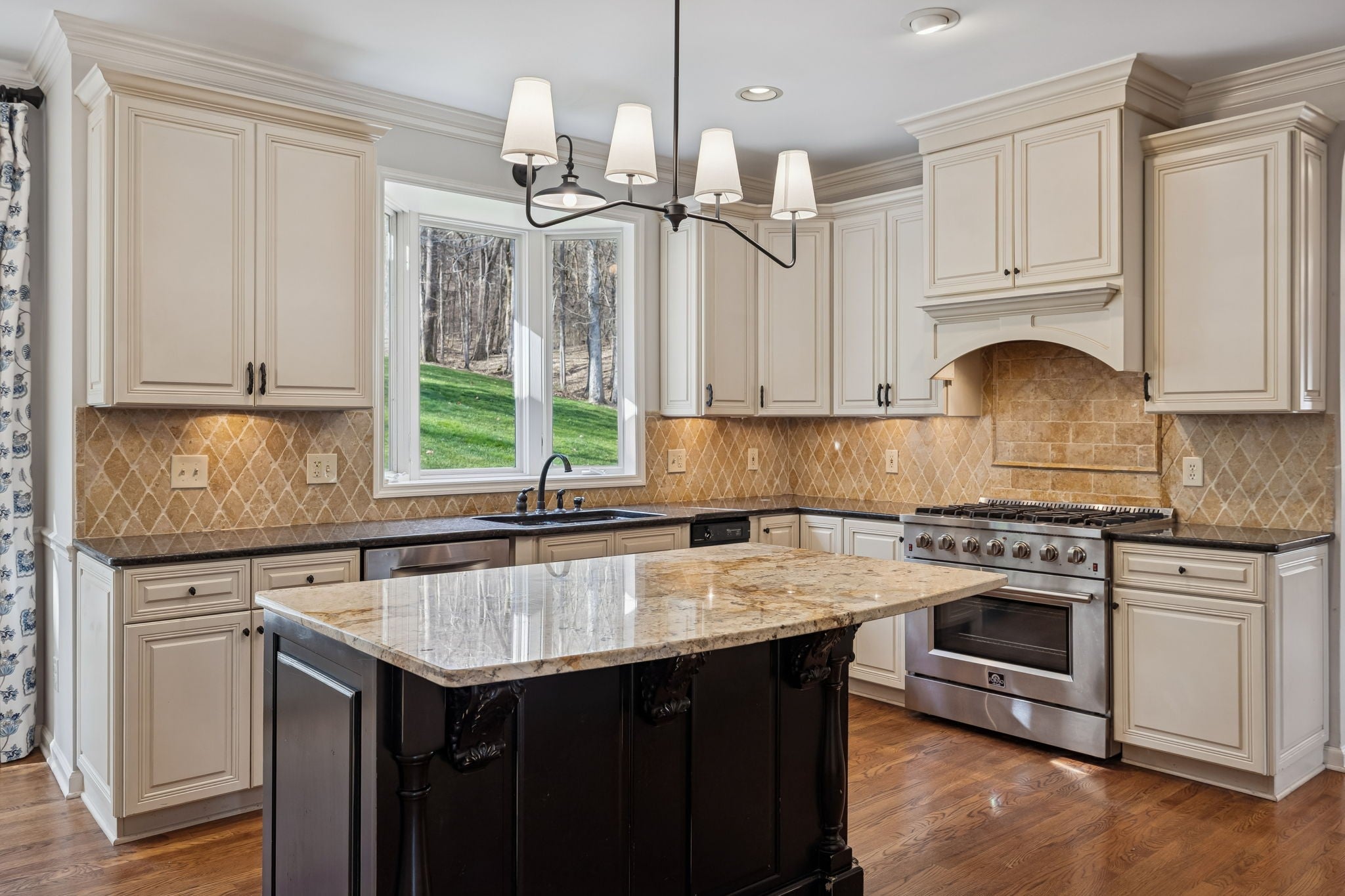 Brentwood, Tennessee, 37027, United States, 5 Bedrooms Bedrooms, ,5 BathroomsBathrooms,Residential,Active,2015259