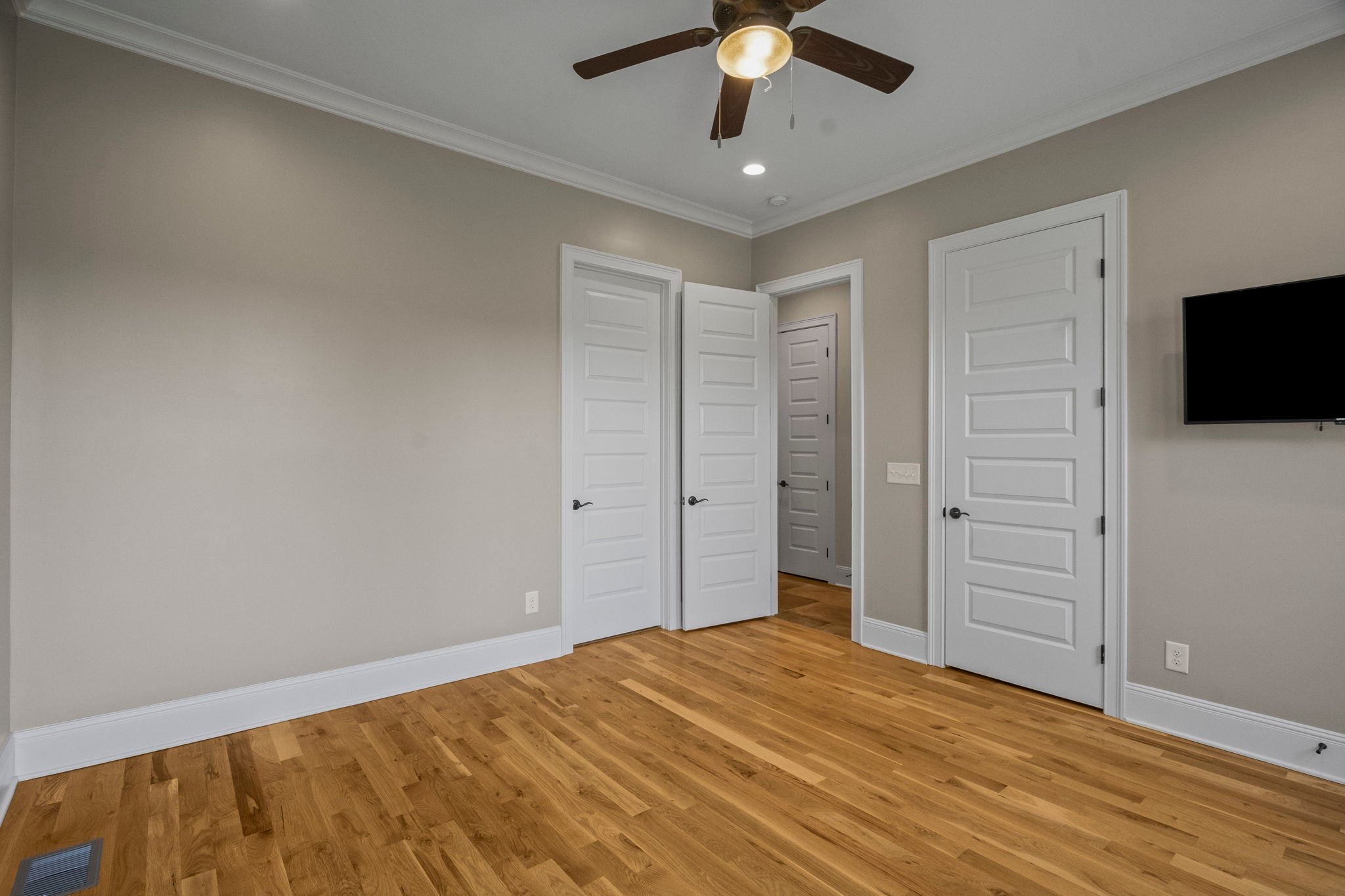 Cross Plains, Tennessee, 37049, United States, 5 Bedrooms Bedrooms, ,6 BathroomsBathrooms,Residential,Active,1919379