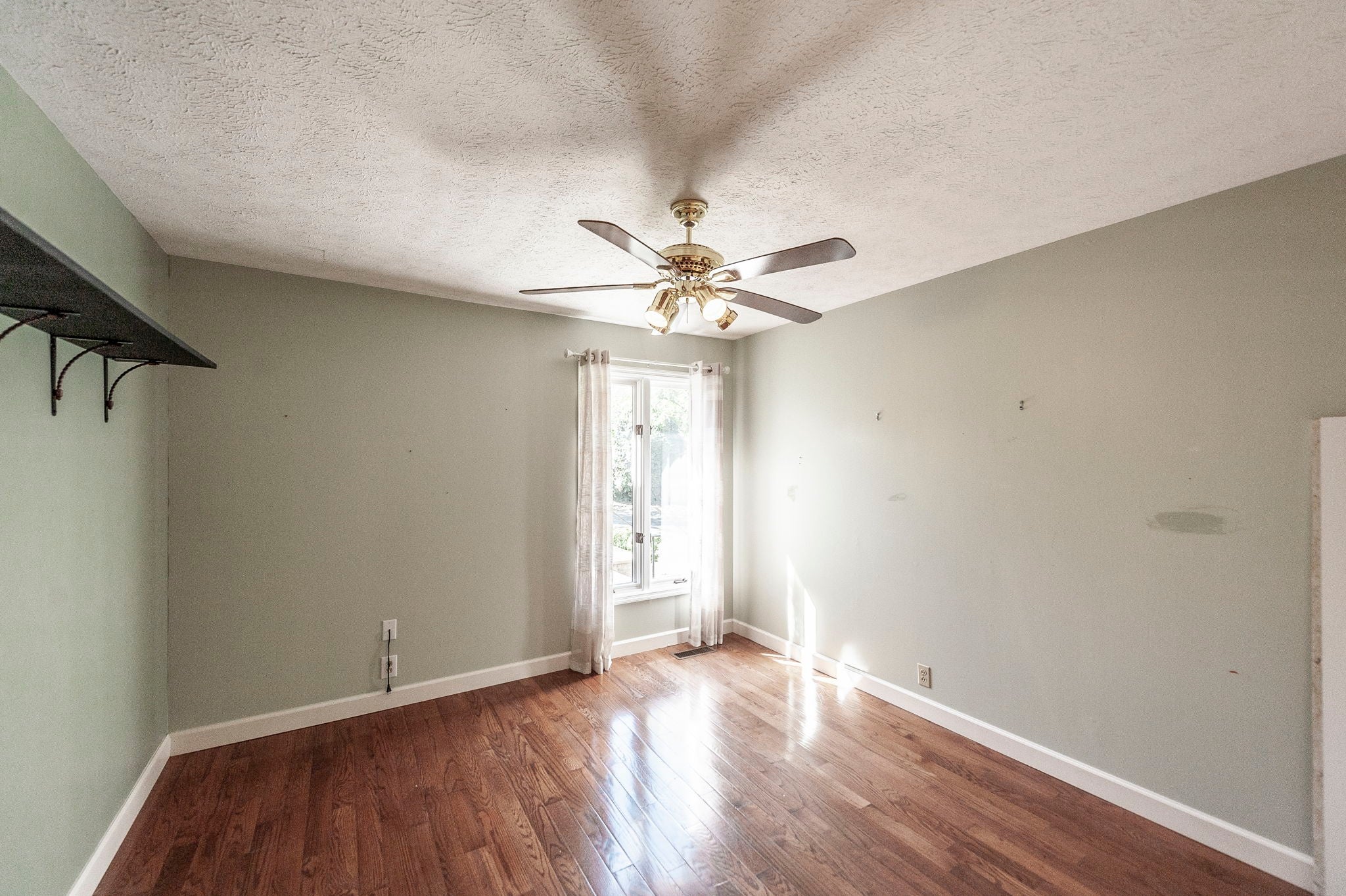 Hendersonville, Tennessee, 37075, United States, 4 Bedrooms Bedrooms, ,4 BathroomsBathrooms,Residential,Active,1959950