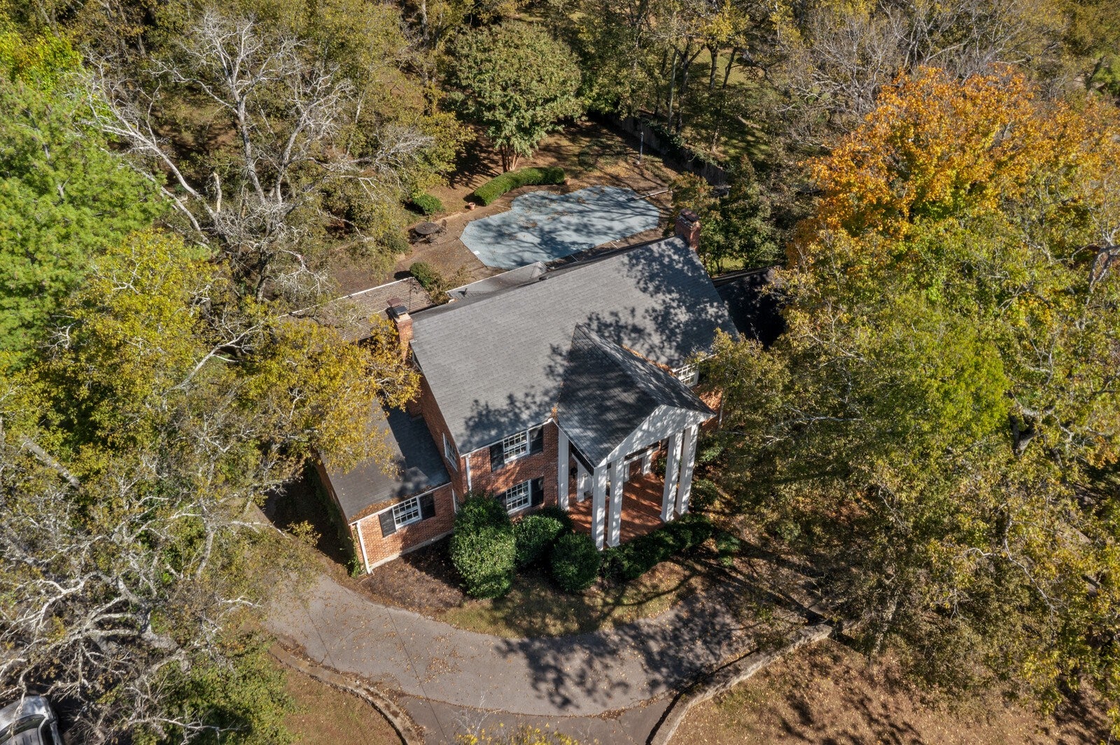 Nashville, Tennessee, 37215, United States, 4 Bedrooms Bedrooms, ,3 BathroomsBathrooms,Residential,Active,1997588