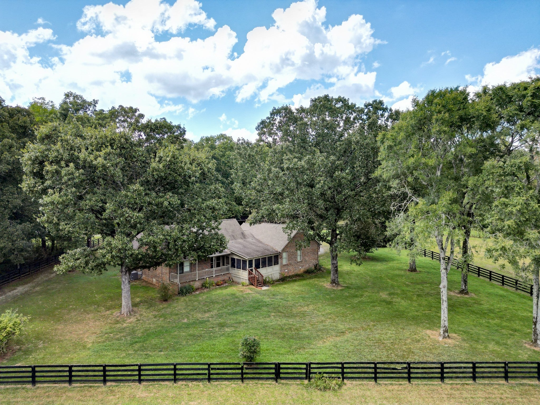 Columbia, Tennessee, 38401, United States, 3 Bedrooms Bedrooms, ,3 BathroomsBathrooms,Residential,Active,1936631