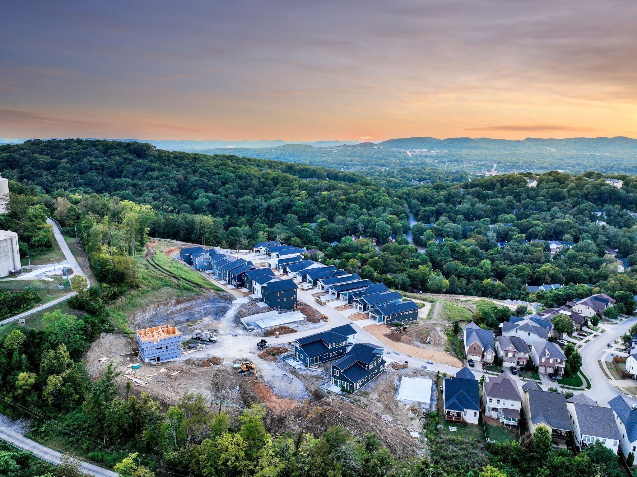 Nashville, Tennessee, 37211, United States, 4 Bedrooms Bedrooms, ,5 BathroomsBathrooms,Residential,Contingent,1871633