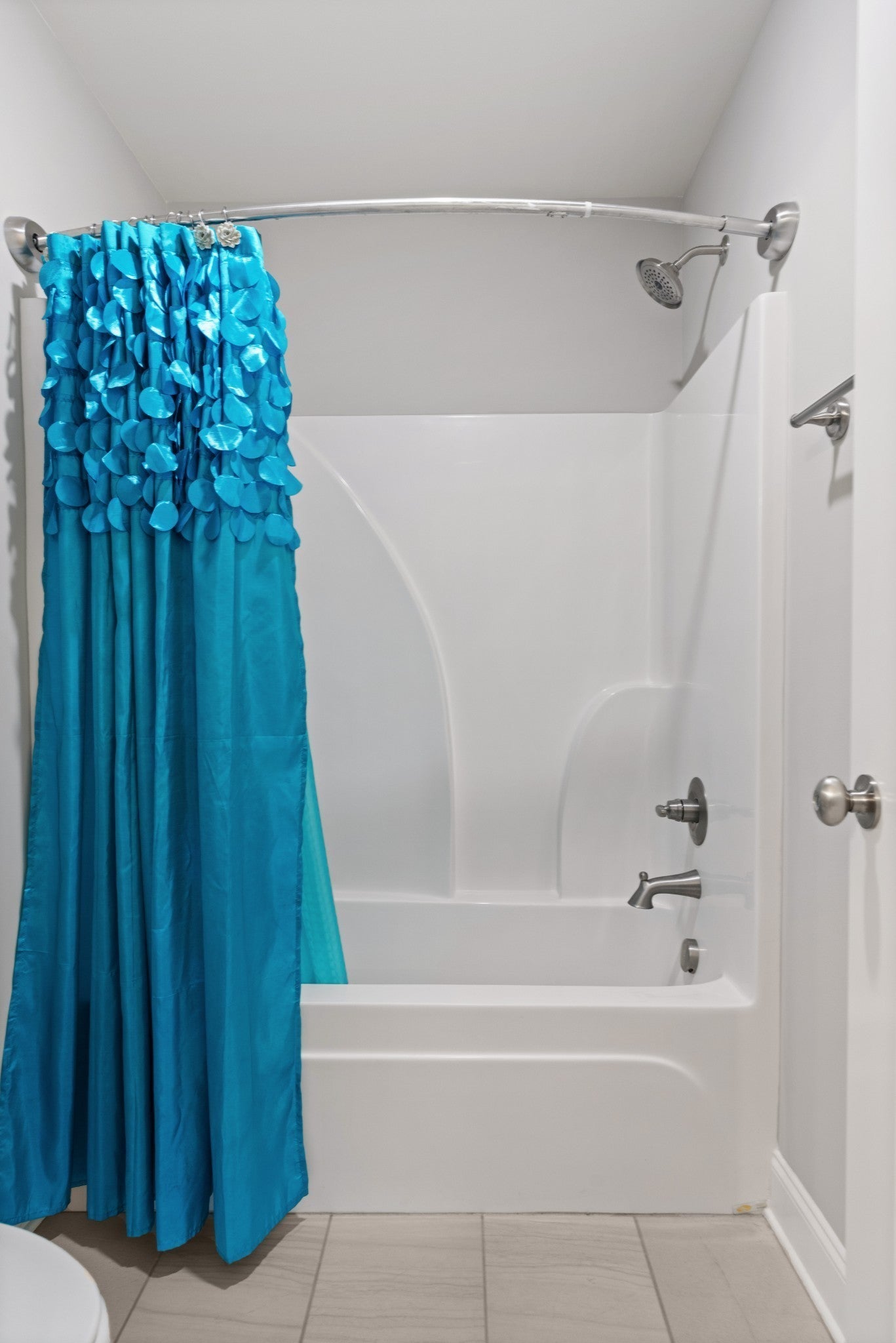 Lebanon, Tennessee, 37087, United States, 4 Bedrooms Bedrooms, ,3 BathroomsBathrooms,Residential,Contingent,2007216