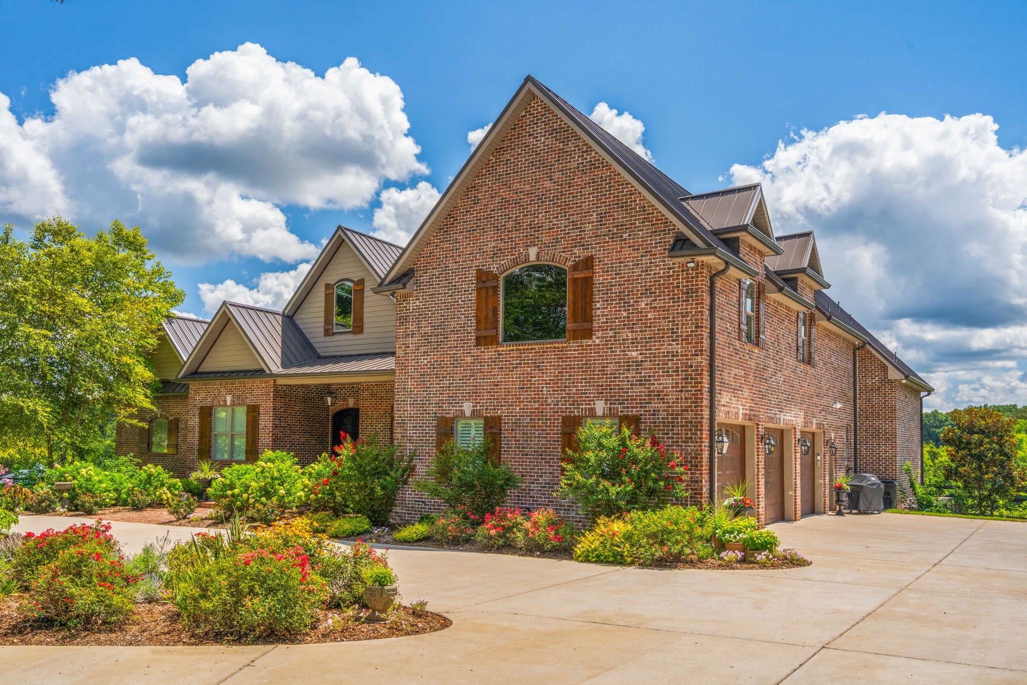 Cross Plains, Tennessee, 37049, United States, 5 Bedrooms Bedrooms, ,6 BathroomsBathrooms,Residential,Active,1919379