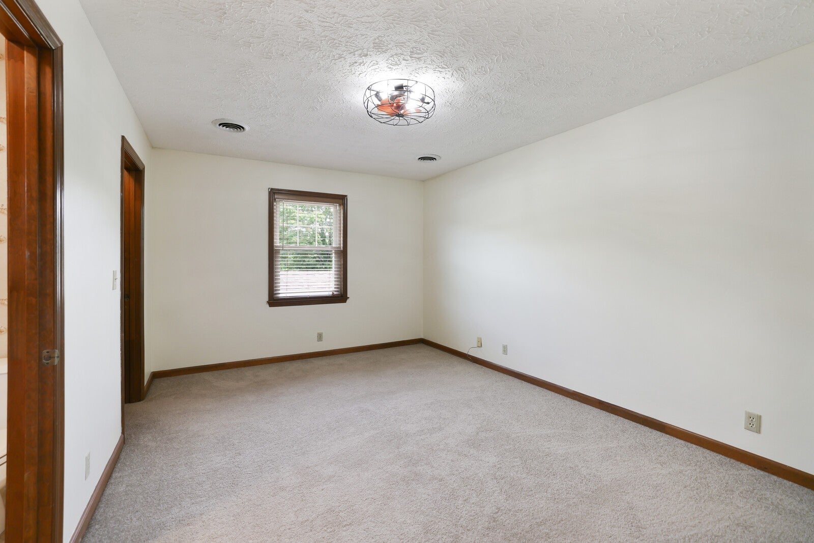 Goodlettsville, Tennessee, 37072, United States, 4 Bedrooms Bedrooms, ,4 BathroomsBathrooms,Residential,Active,1853351