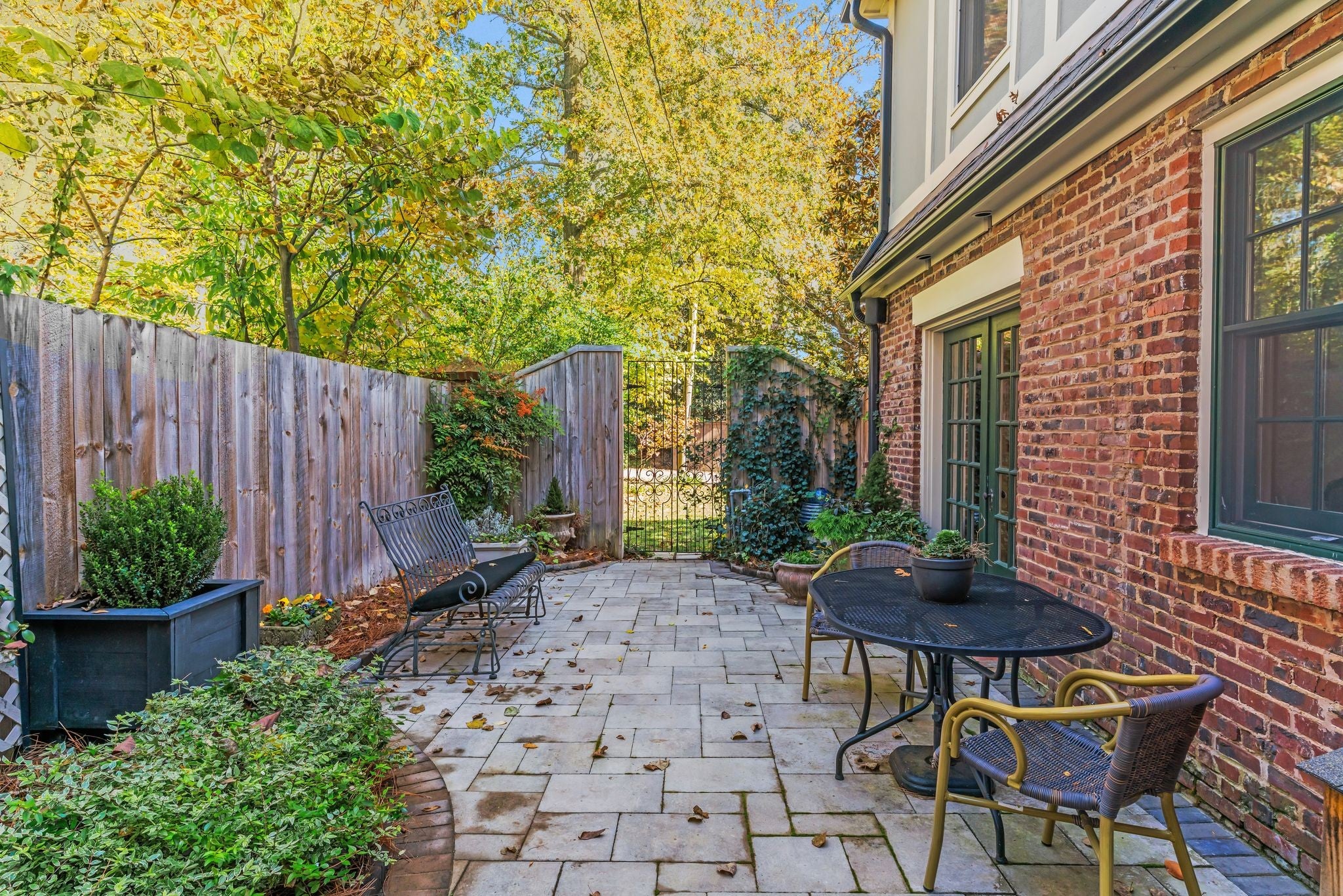 Nashville, Tennessee, 37215, United States, 4 Bedrooms Bedrooms, ,5 BathroomsBathrooms,Residential,Active,1988489