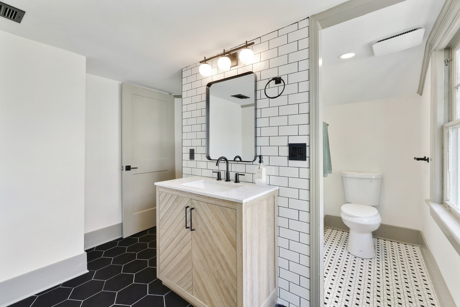 Nashville, Tennessee, 37206, United States, 4 Bedrooms Bedrooms, ,4 BathroomsBathrooms,Residential,Active,1953279