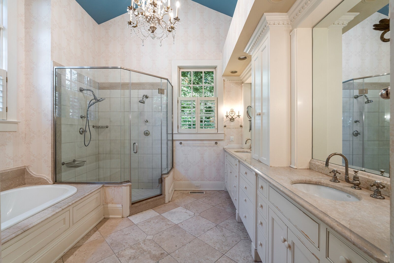 Nashville, Tennessee, 37205, United States, 5 Bedrooms Bedrooms, ,7 BathroomsBathrooms,Residential,Active,1965991