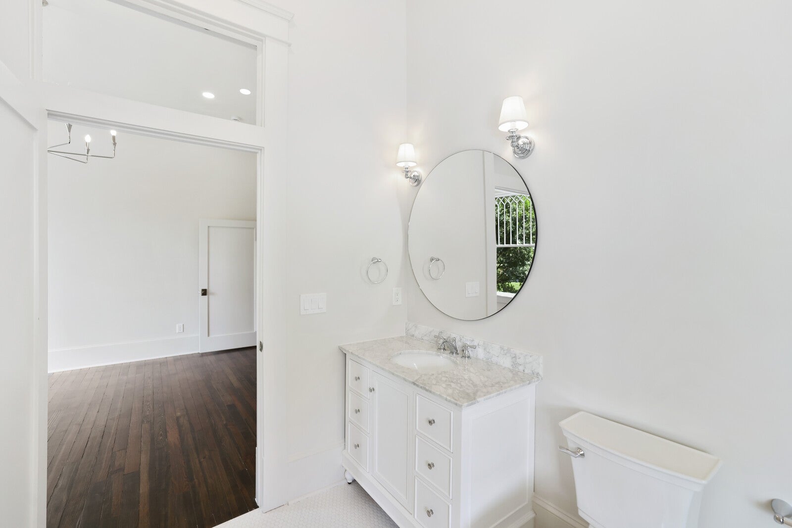 Nashville, Tennessee, 37204, United States, 4 Bedrooms Bedrooms, ,4 BathroomsBathrooms,Residential,Active,1922332