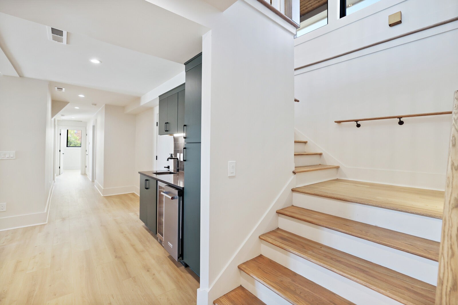 Hendersonville, Tennessee, 37075, United States, 5 Bedrooms Bedrooms, ,5 BathroomsBathrooms,Residential,Active,1988446