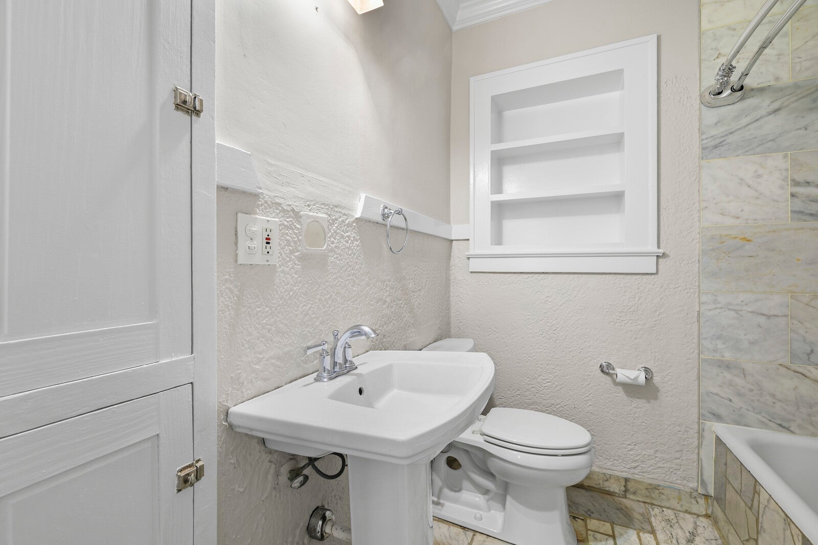 Nashville, Tennessee, 37212, United States, 4 Bedrooms Bedrooms, ,4 BathroomsBathrooms,Residential,Active,1999175