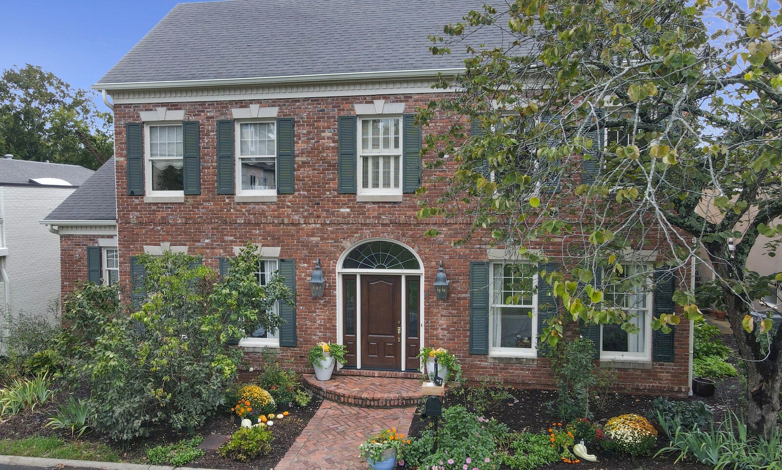 Nashville, Tennessee, 37205, United States, 4 Bedrooms Bedrooms, ,4 BathroomsBathrooms,Residential,Active,1953261