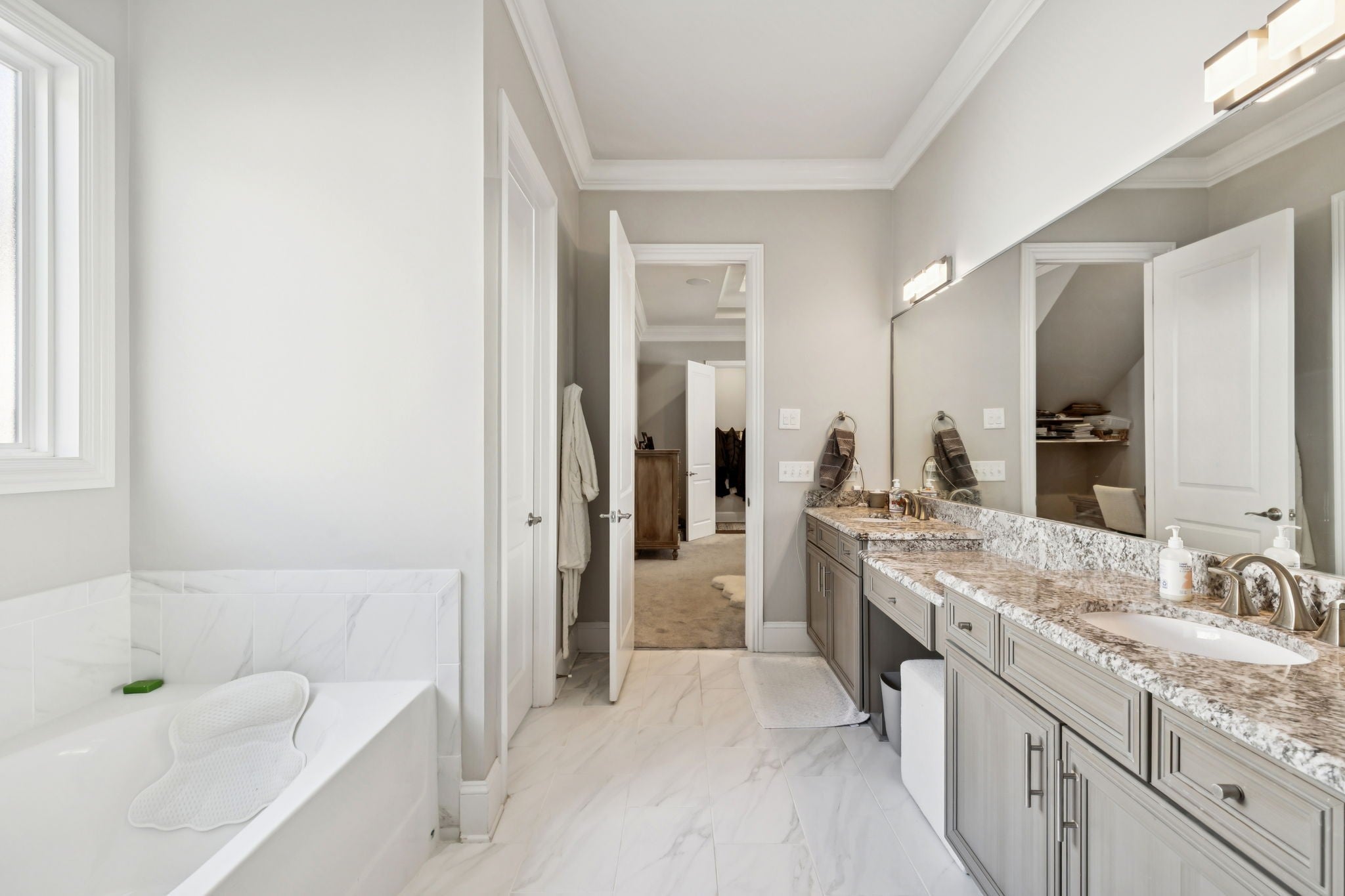 Franklin, Tennessee, 37064, United States, 3 Bedrooms Bedrooms, ,3 BathroomsBathrooms,Residential,Active,2010897