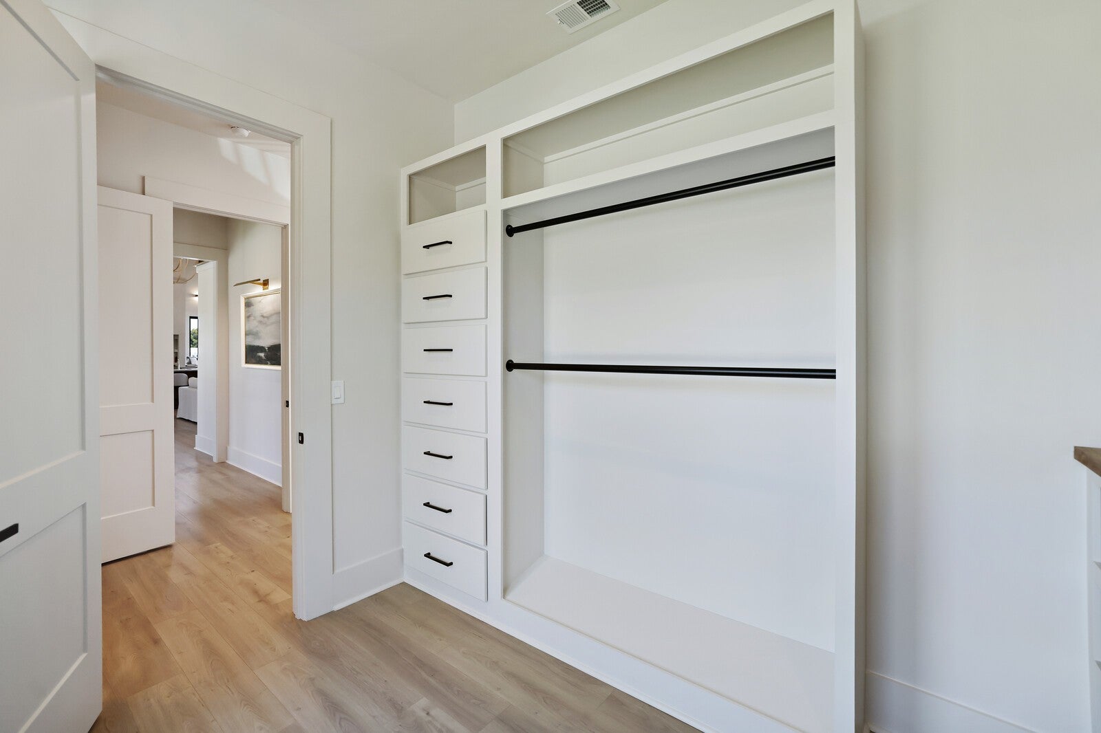 Hendersonville, Tennessee, 37075, United States, 5 Bedrooms Bedrooms, ,5 BathroomsBathrooms,Residential,Active,1988446