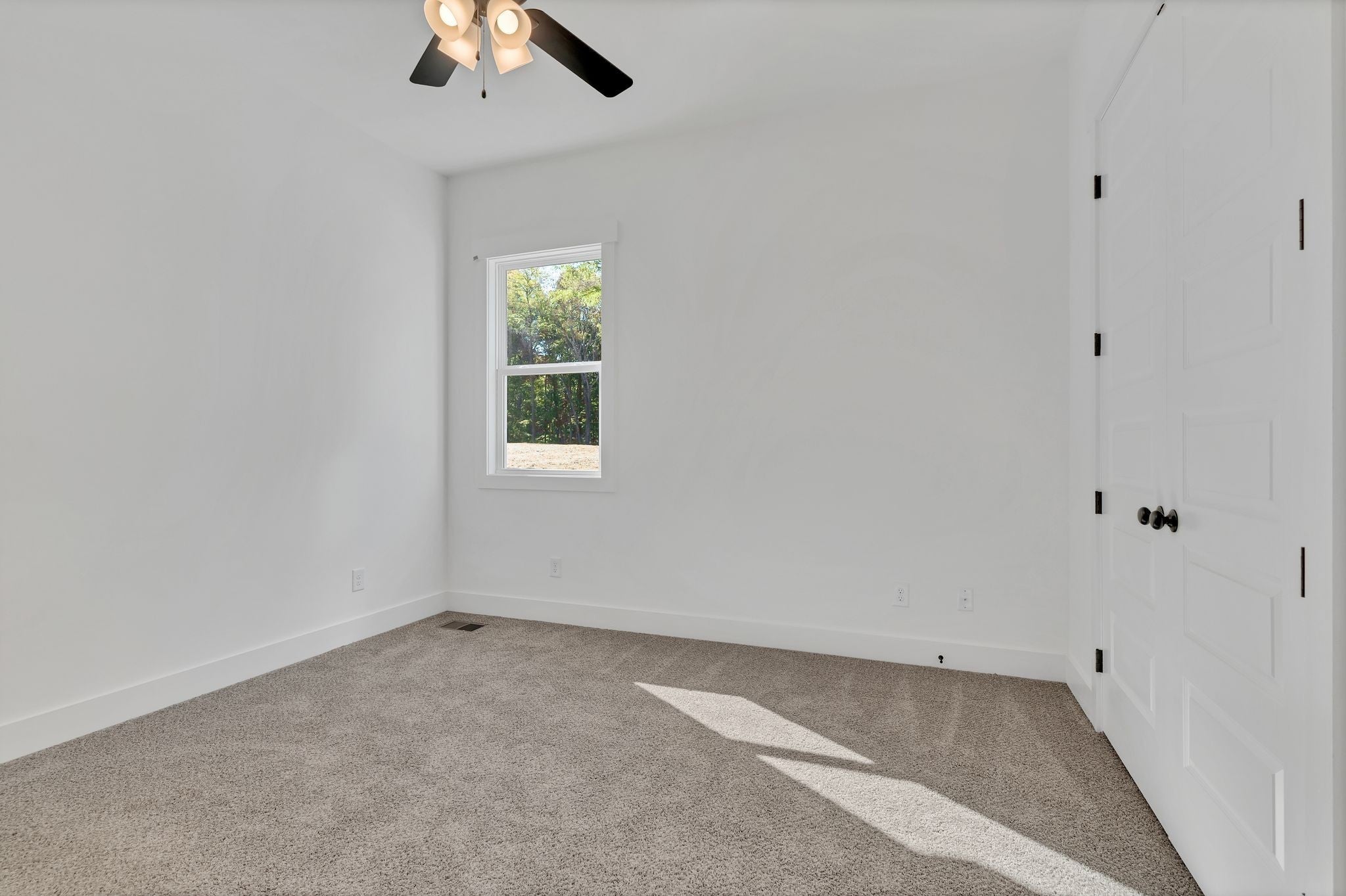 Hendersonville, Tennessee, 37075, United States, 4 Bedrooms Bedrooms, ,4 BathroomsBathrooms,Residential,Active,2011440