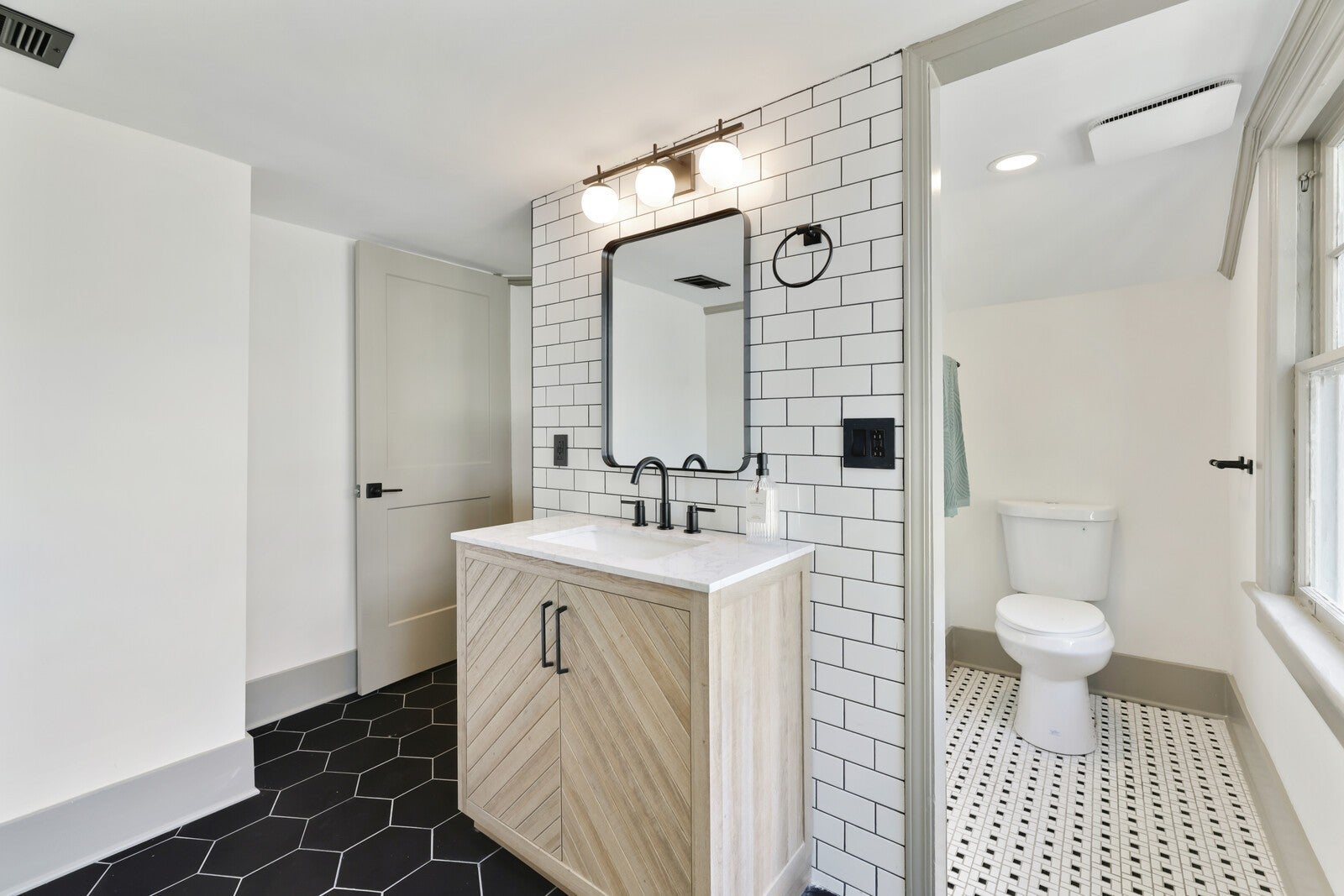 Nashville, Tennessee, 37206, United States, 4 Bedrooms Bedrooms, ,4 BathroomsBathrooms,Residential,Active,2007628