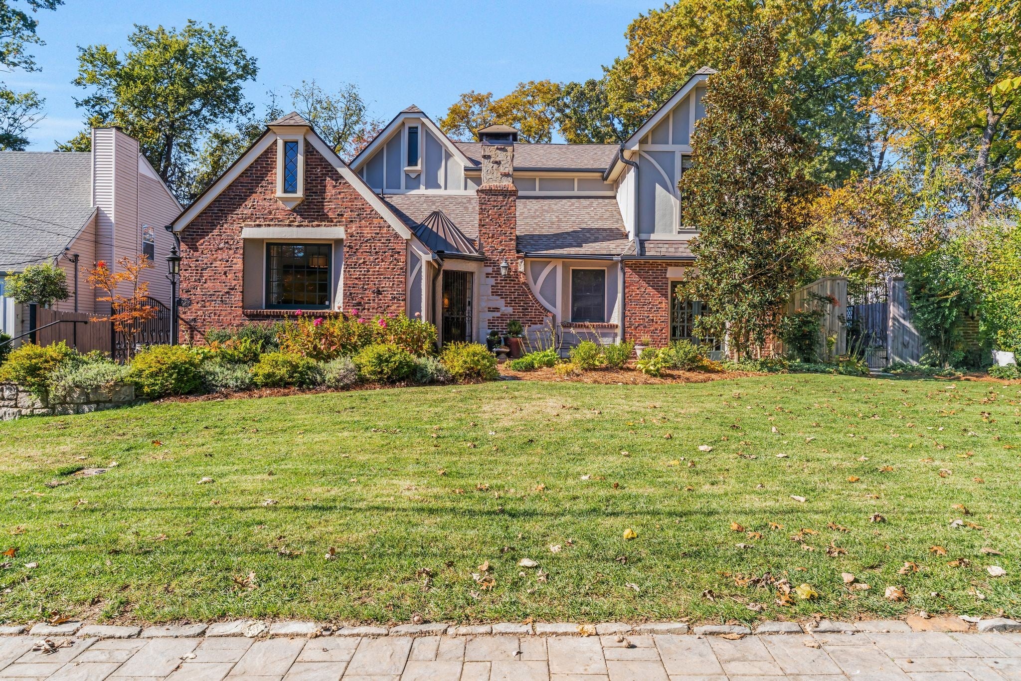 Nashville, Tennessee, 37215, United States, 4 Bedrooms Bedrooms, ,5 BathroomsBathrooms,Residential,Active,1988489