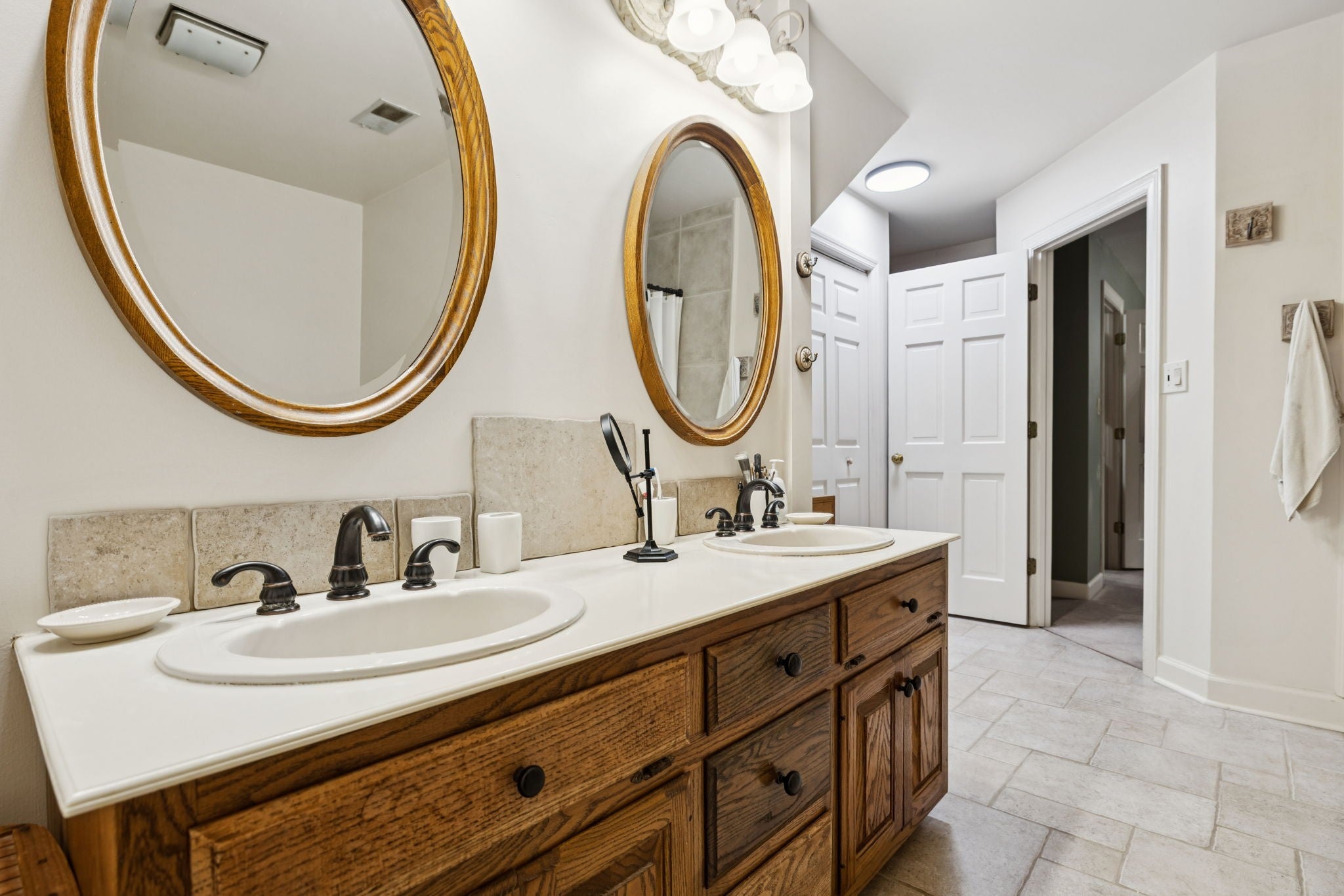 Hermitage, Tennessee, 37076, United States, 4 Bedrooms Bedrooms, ,3 BathroomsBathrooms,Residential,Active,1945343