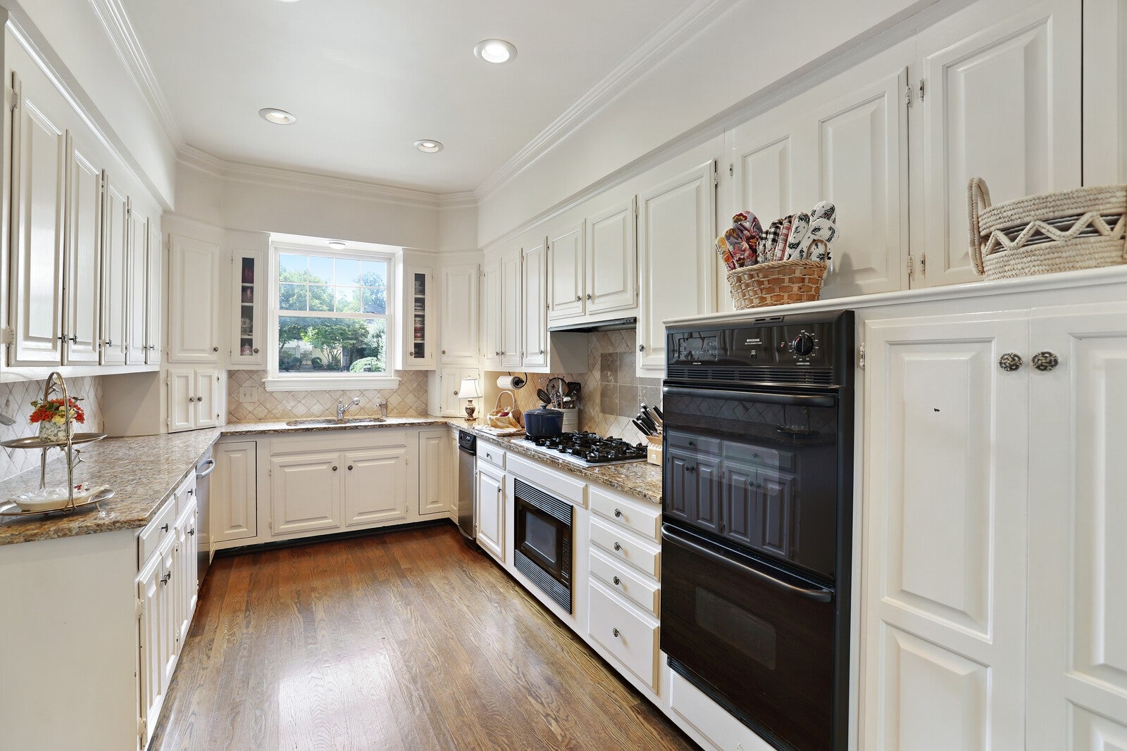 Nashville, Tennessee, 37205, United States, 4 Bedrooms Bedrooms, ,4 BathroomsBathrooms,Residential,Active,1953261